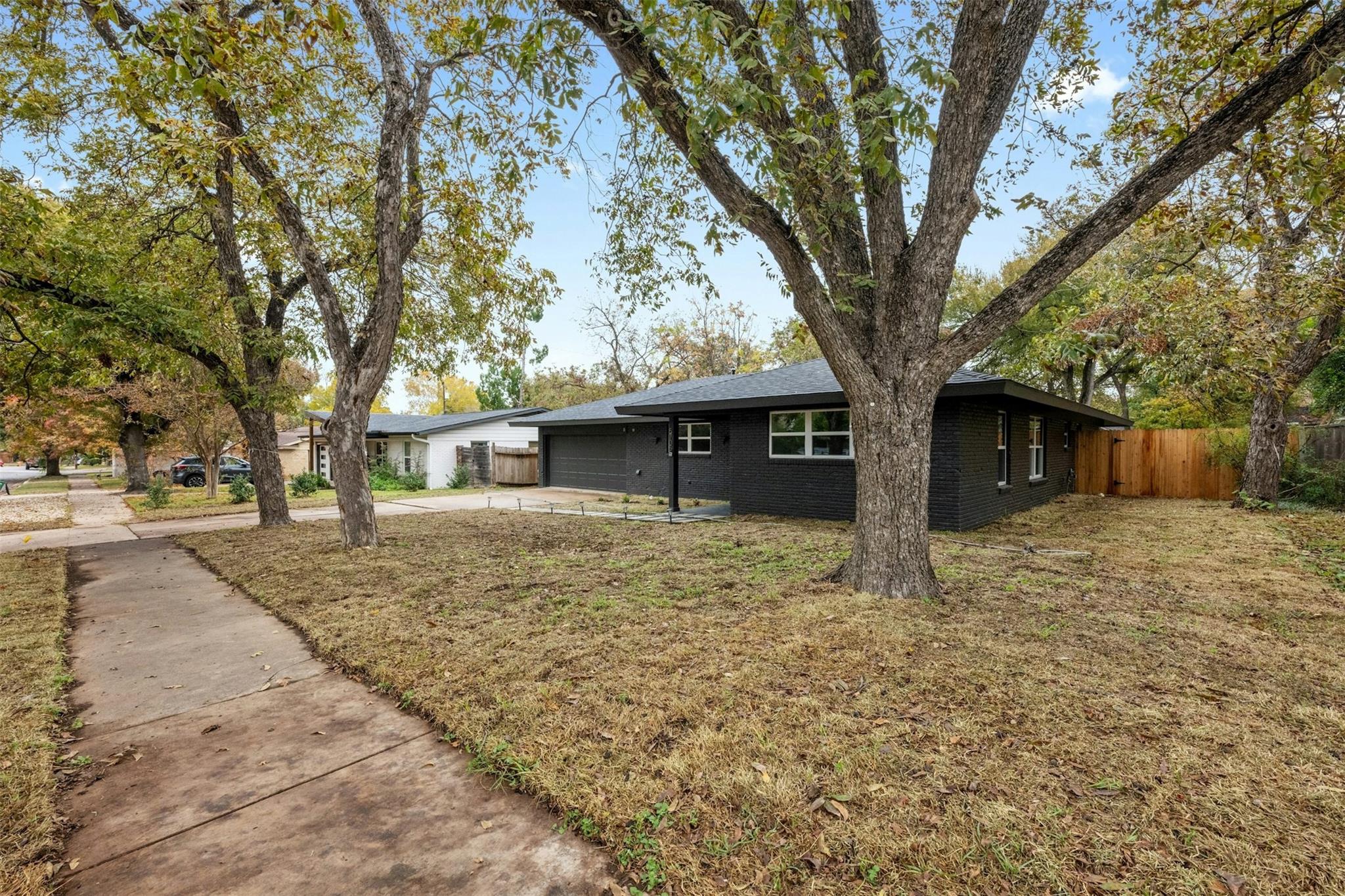 5705 Fairlane DR