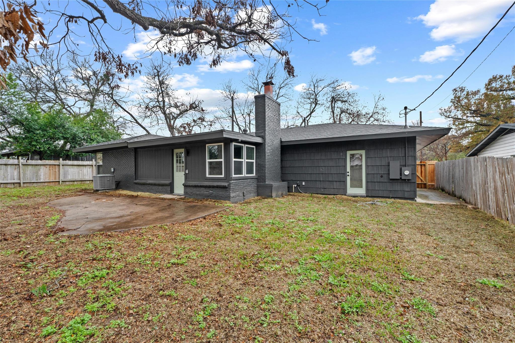 5705 Fairlane DR