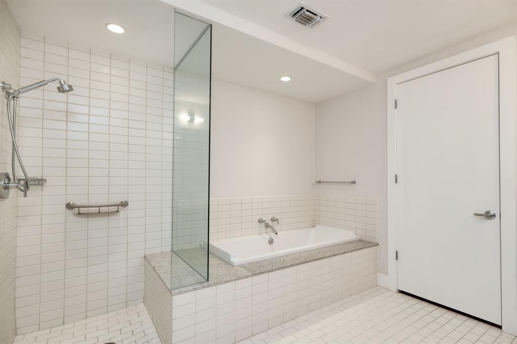 210 Lee Barton DR # 201