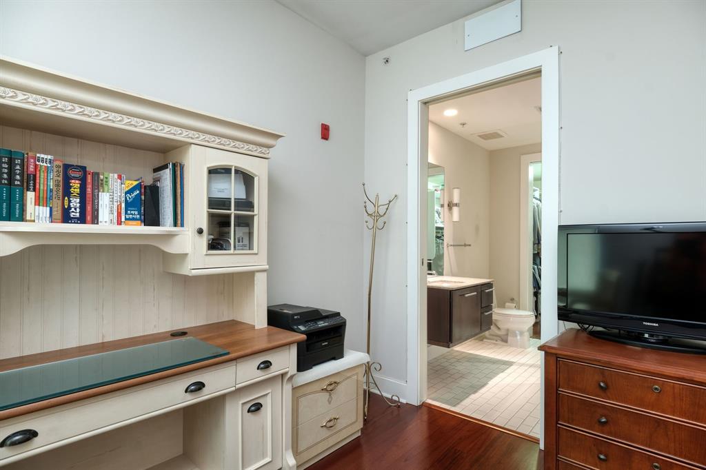 210 Lee Barton DR # 201