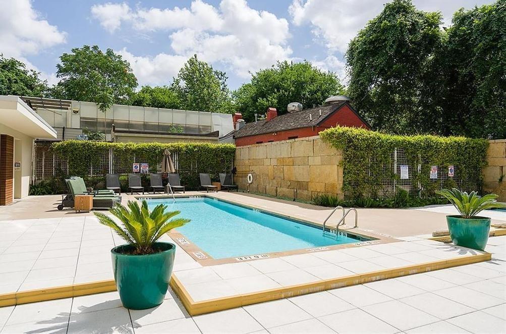 210 Lee Barton DR # 201