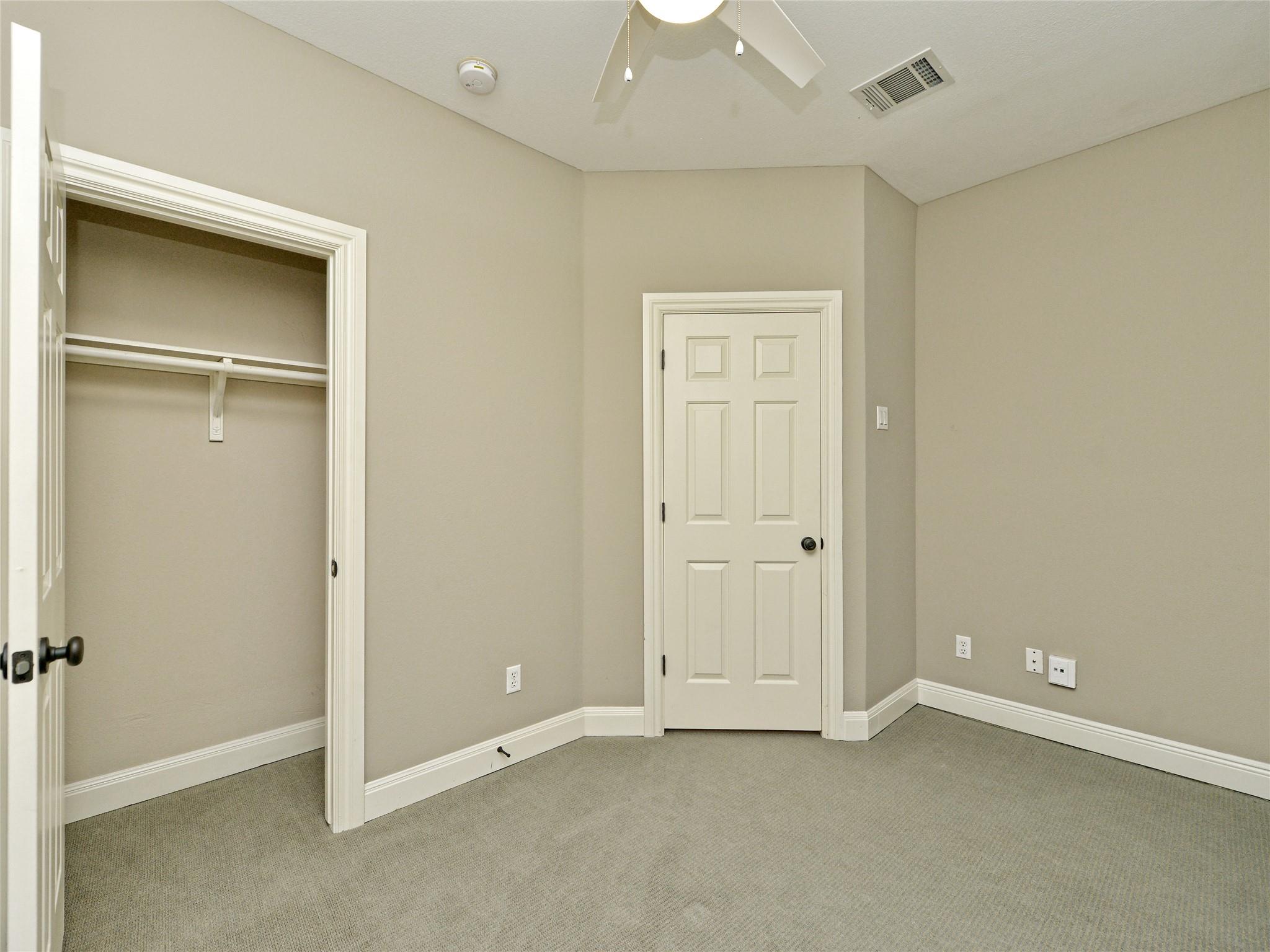 1402 Parker LN
