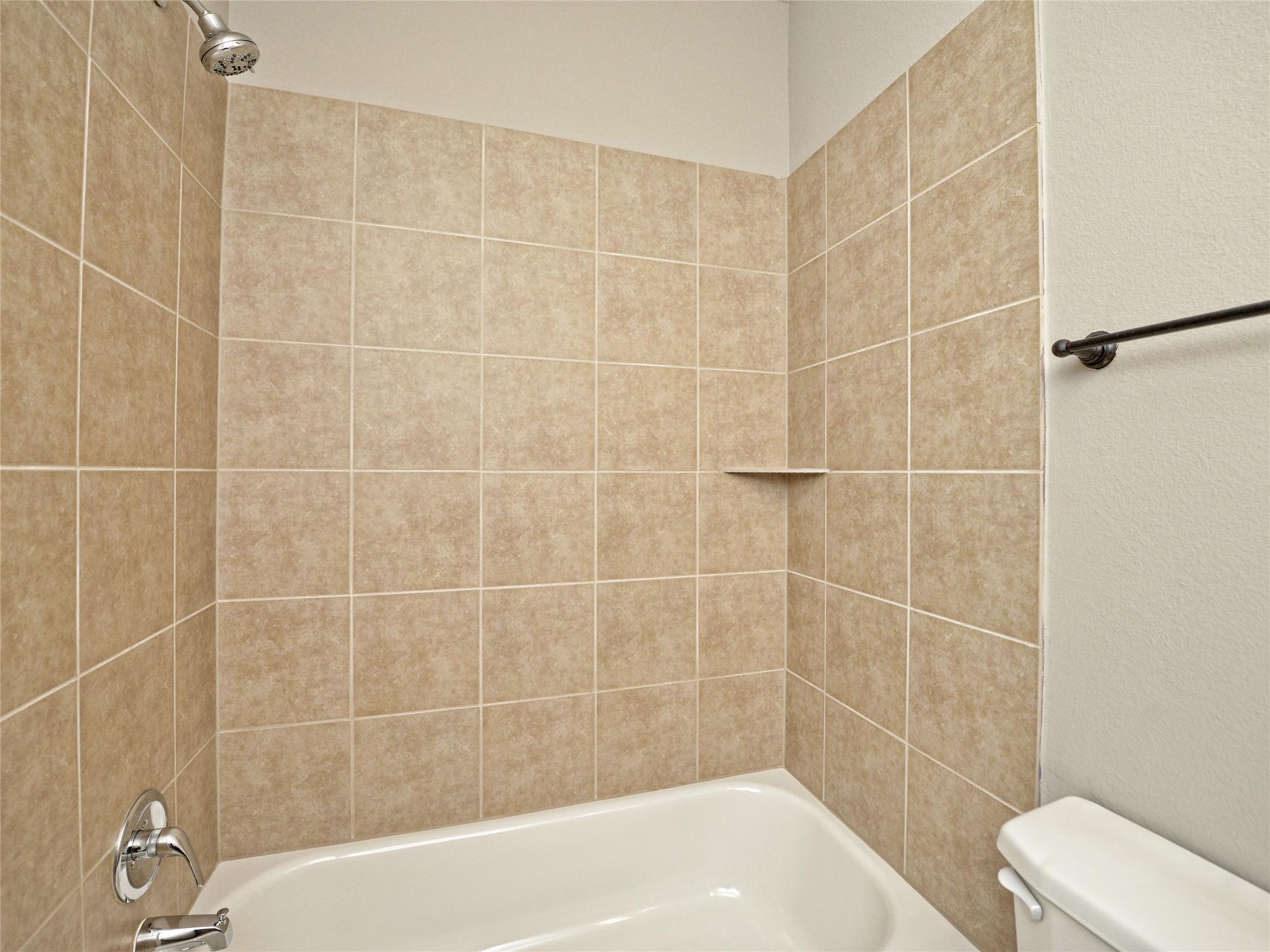 1402 Parker LN