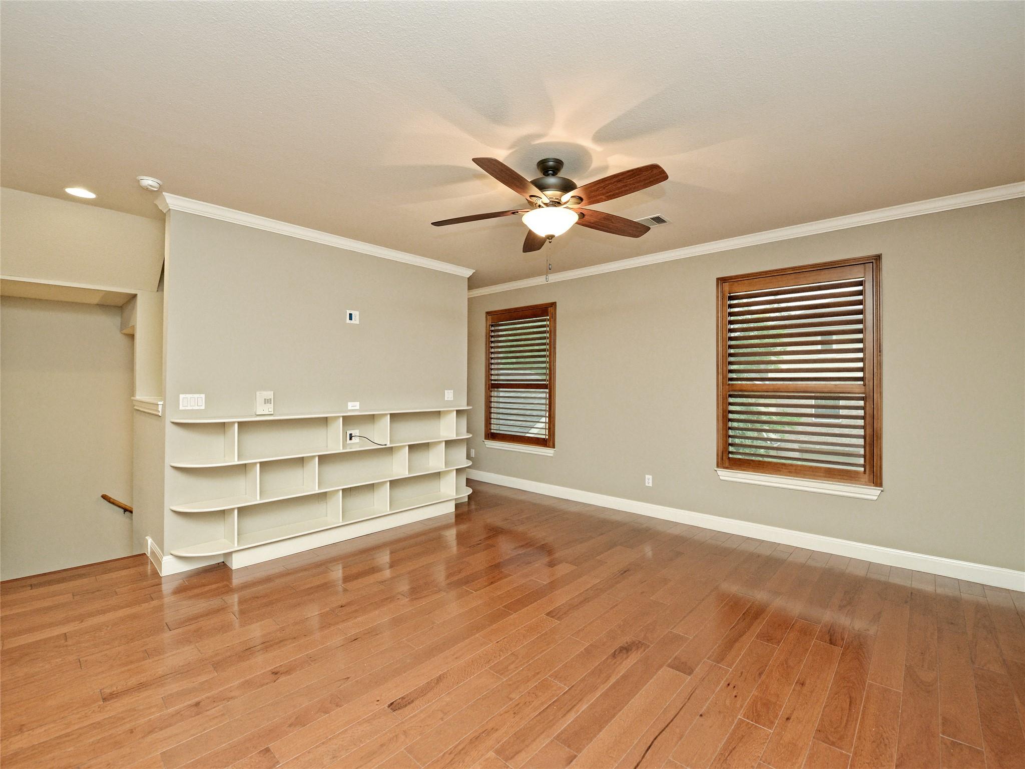 1402 Parker LN