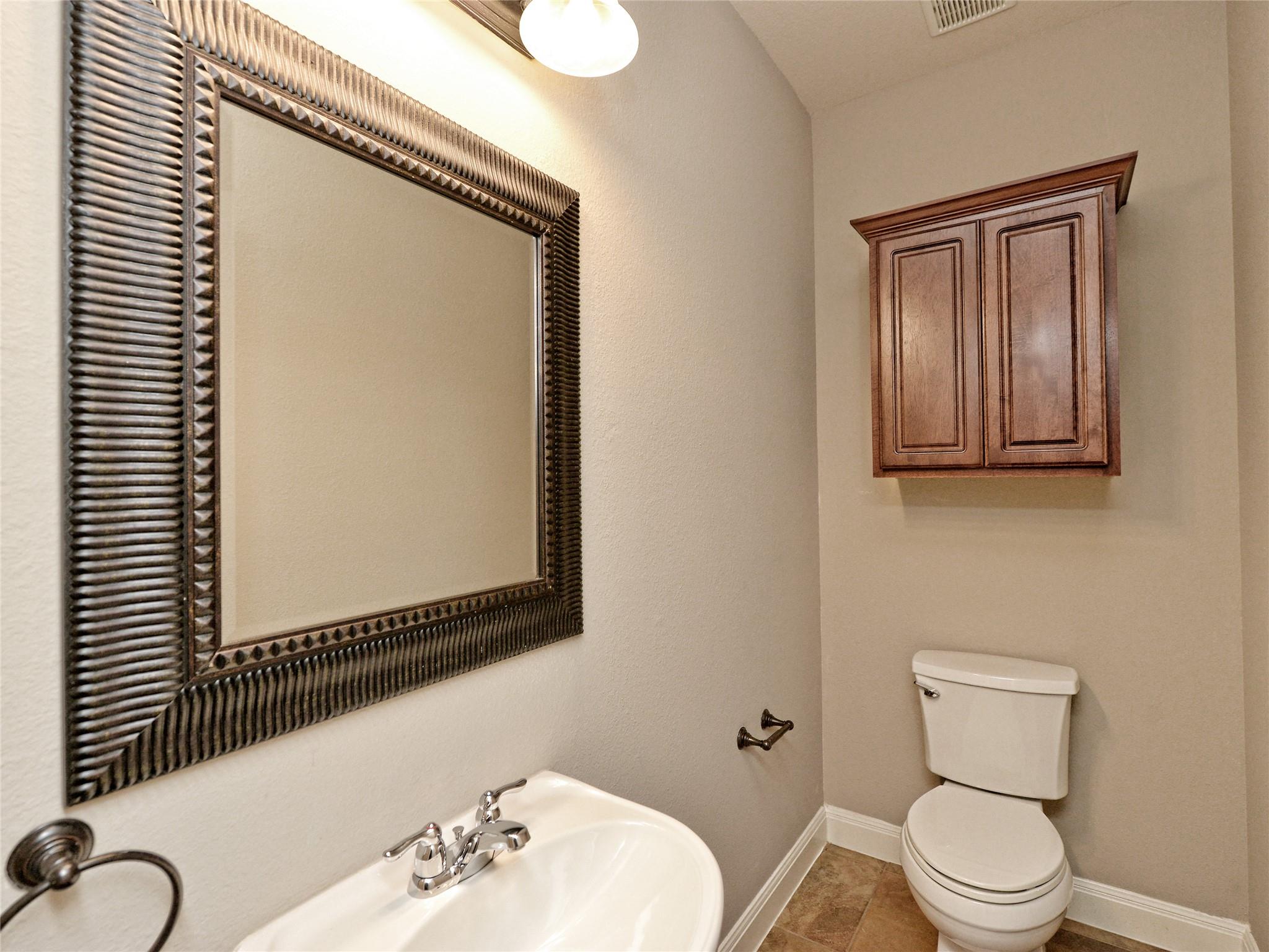 1402 Parker LN