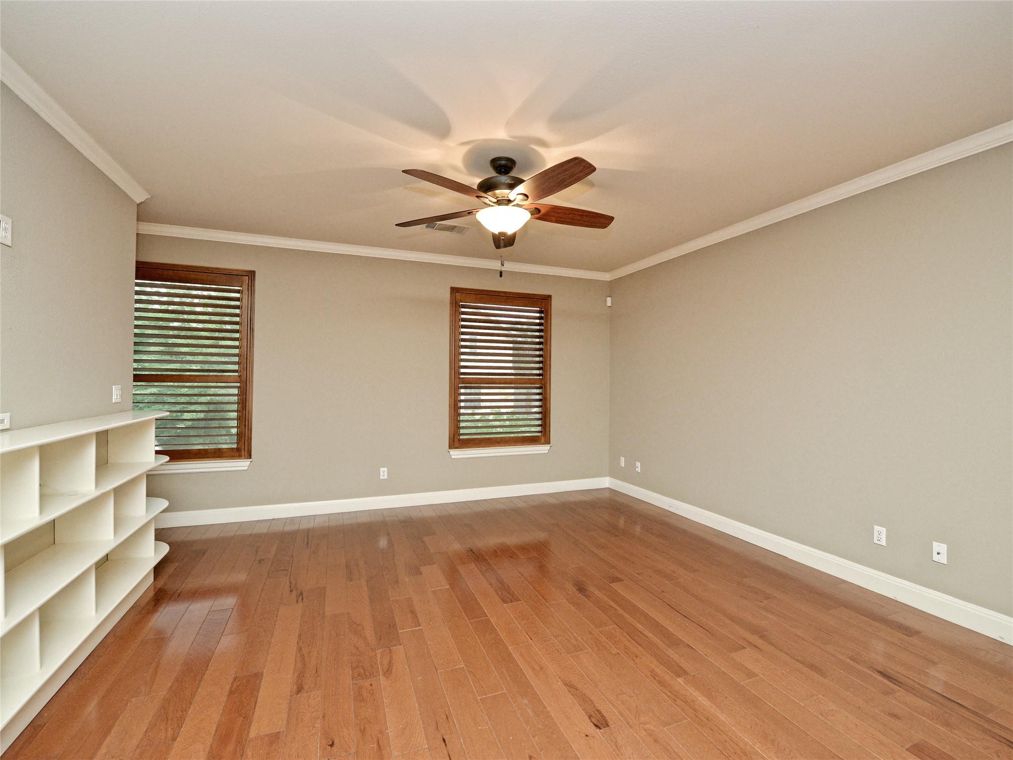 1402 Parker LN