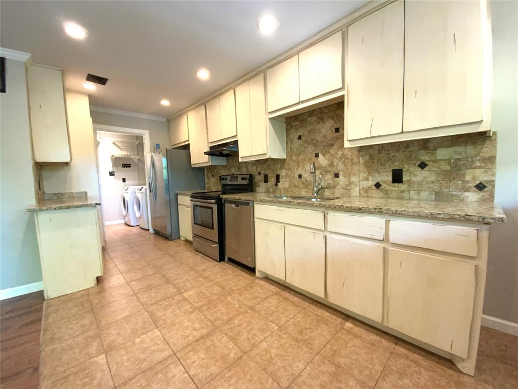 2807 Edgewater DR # A