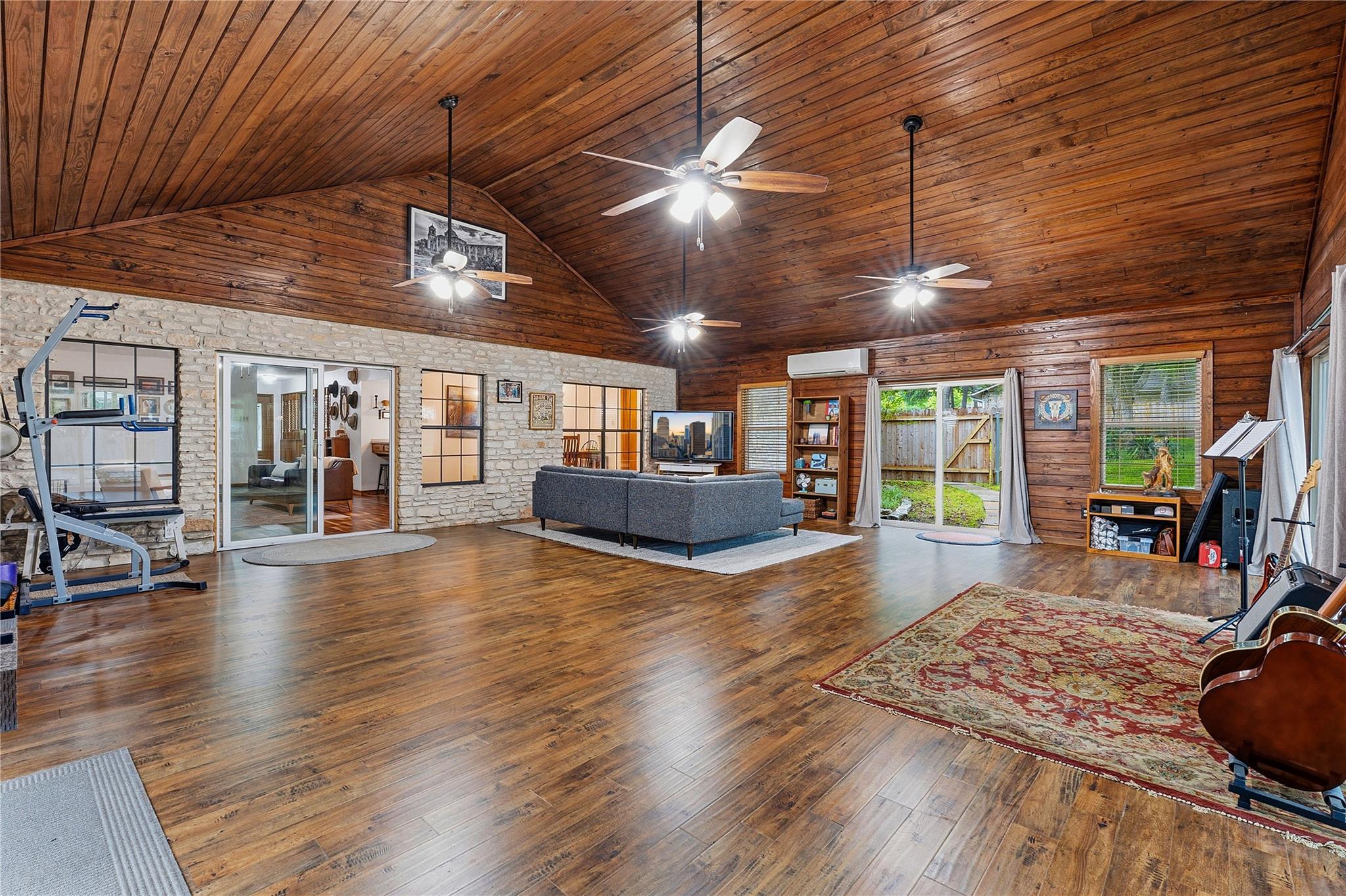 203 Leisurewoods DR