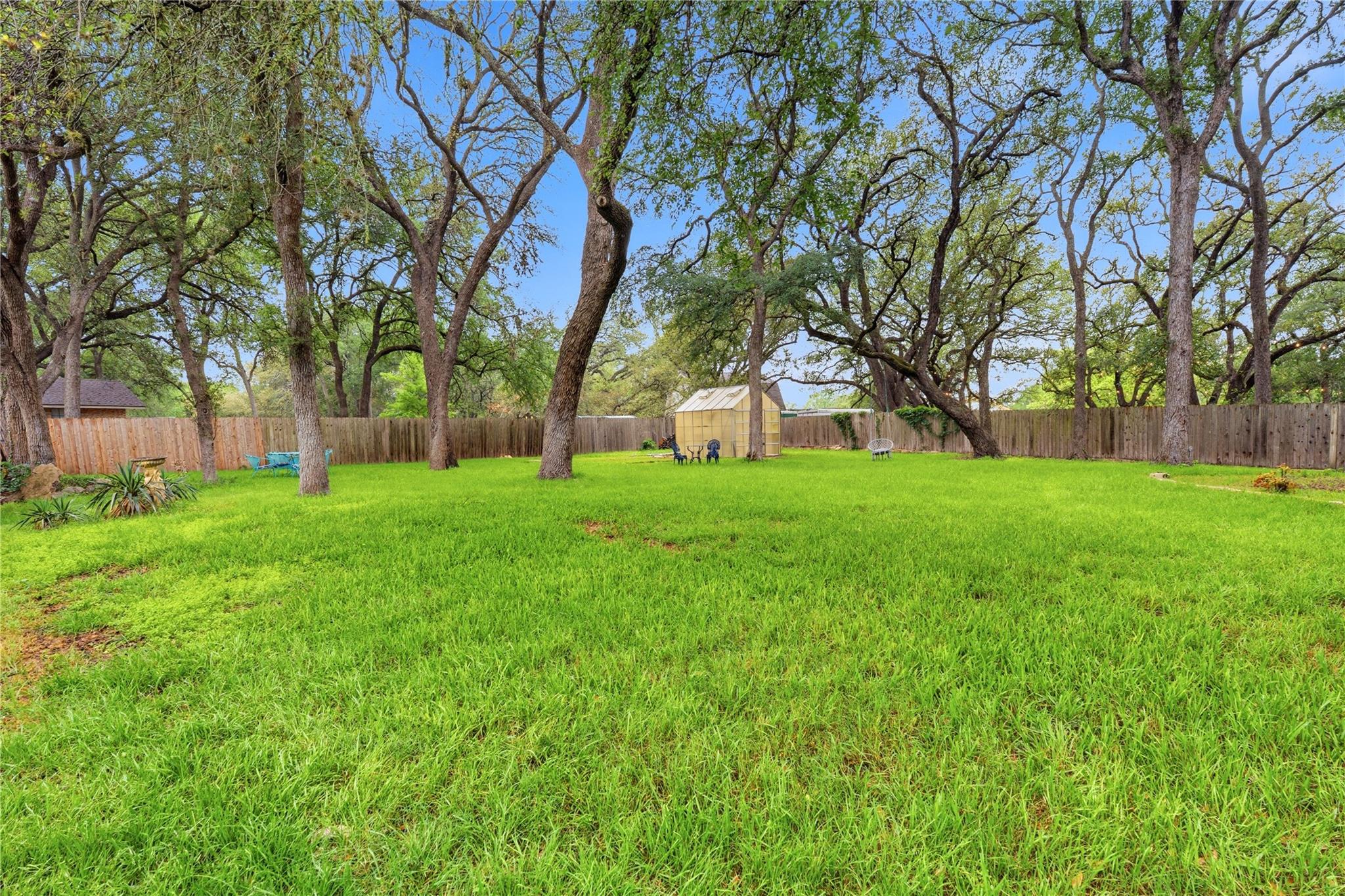 203 Leisurewoods DR
