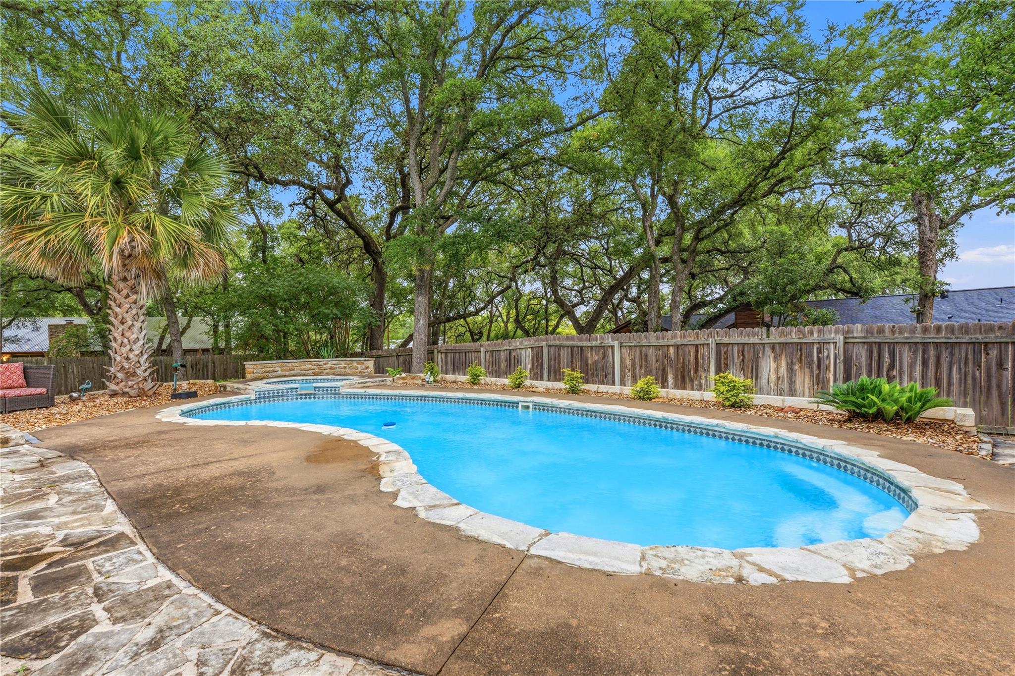 203 Leisurewoods DR