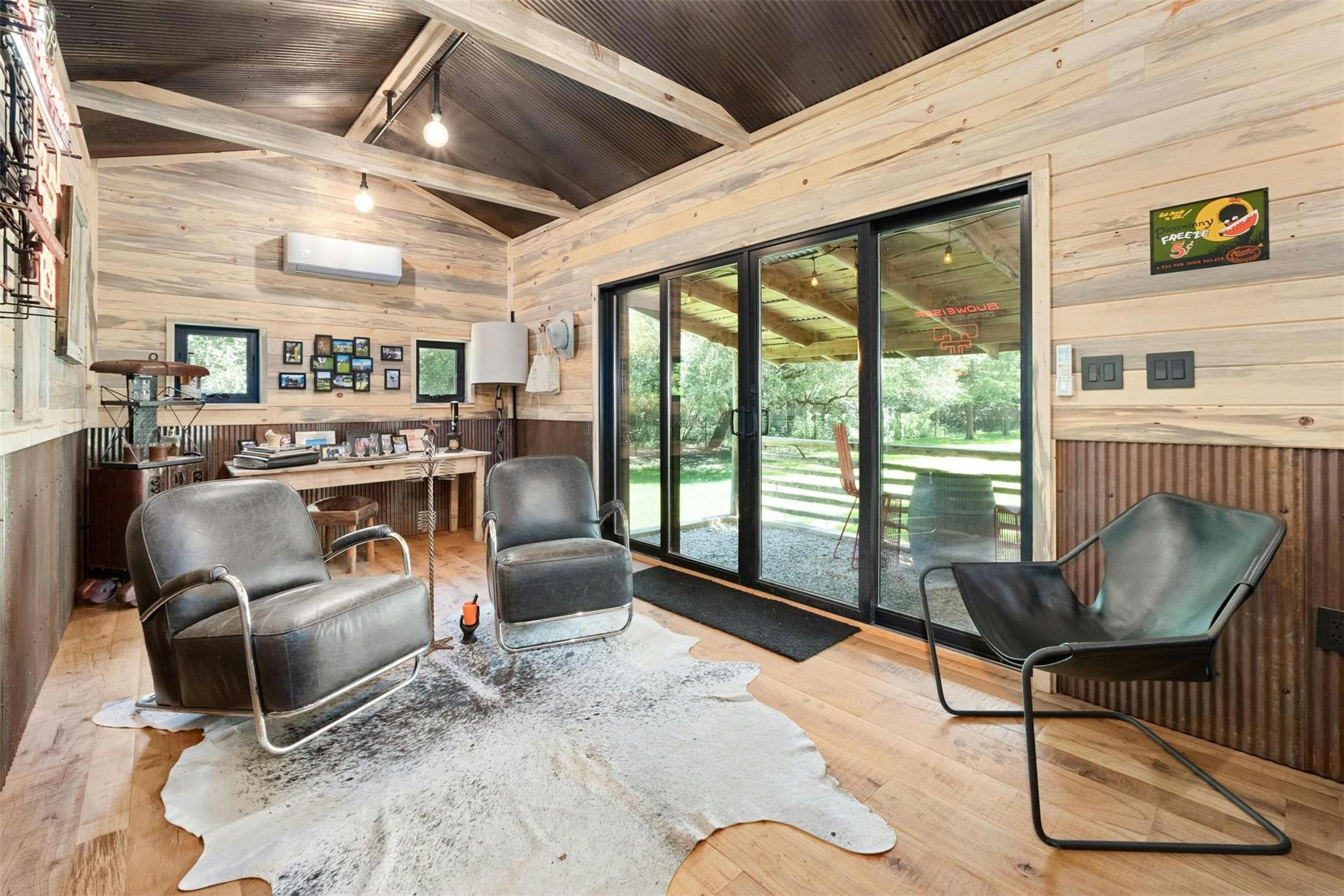 2212 River Hills RD