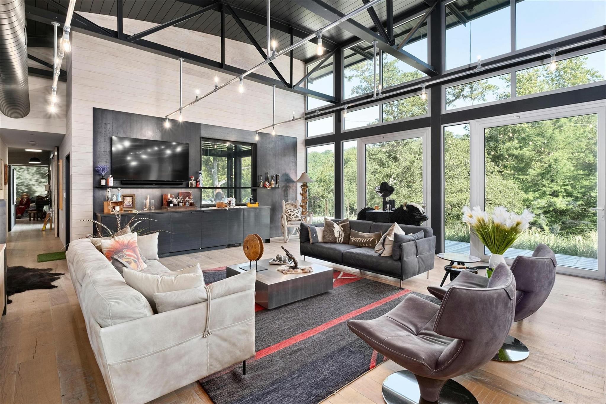 2212 River Hills RD