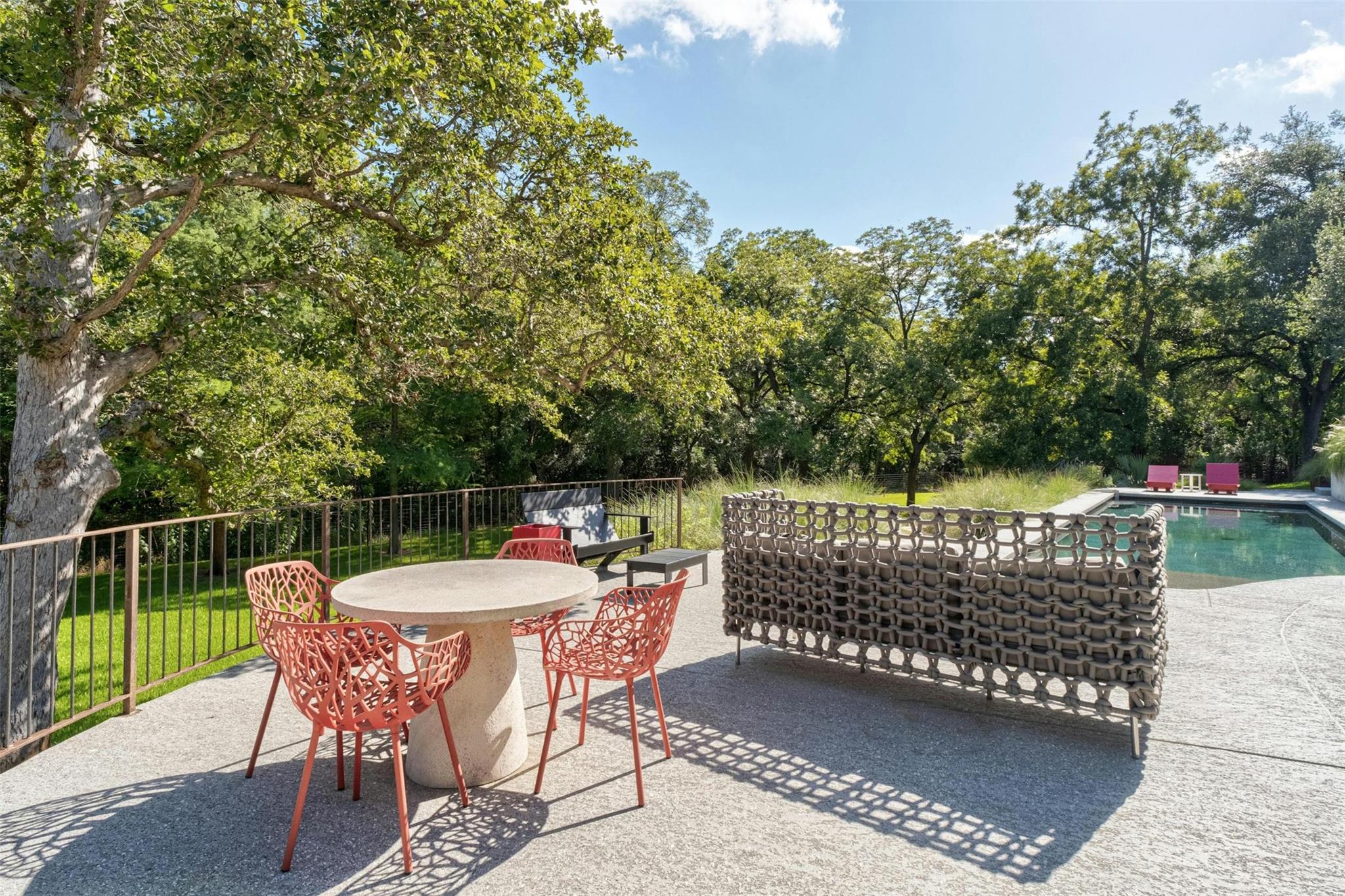2212 River Hills RD