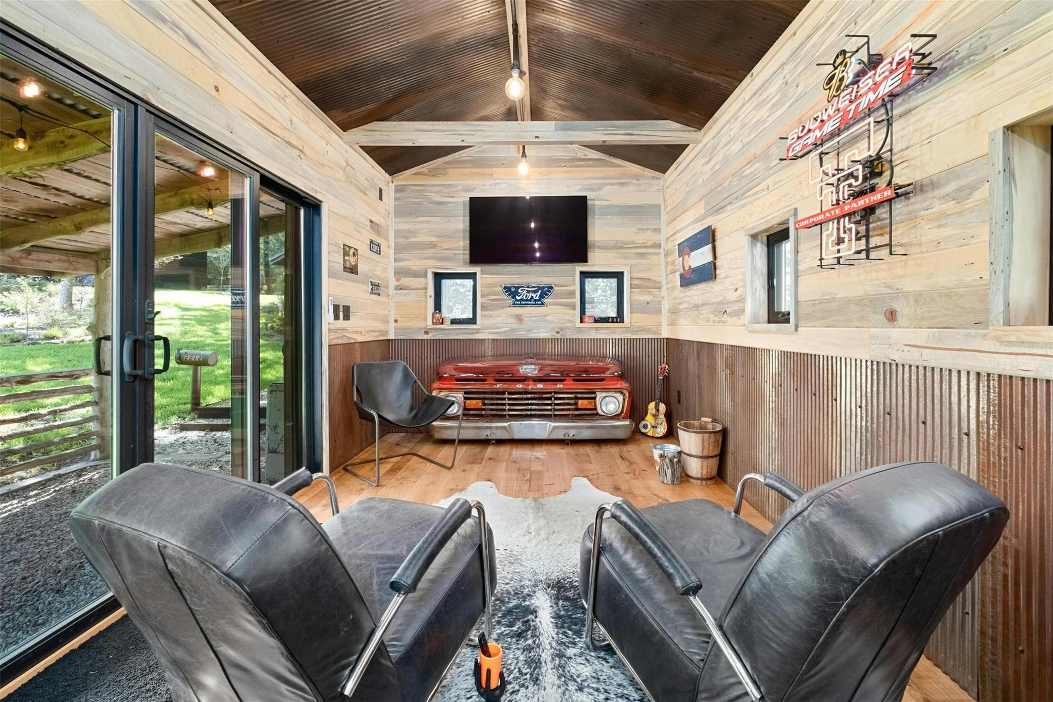 2212 River Hills RD