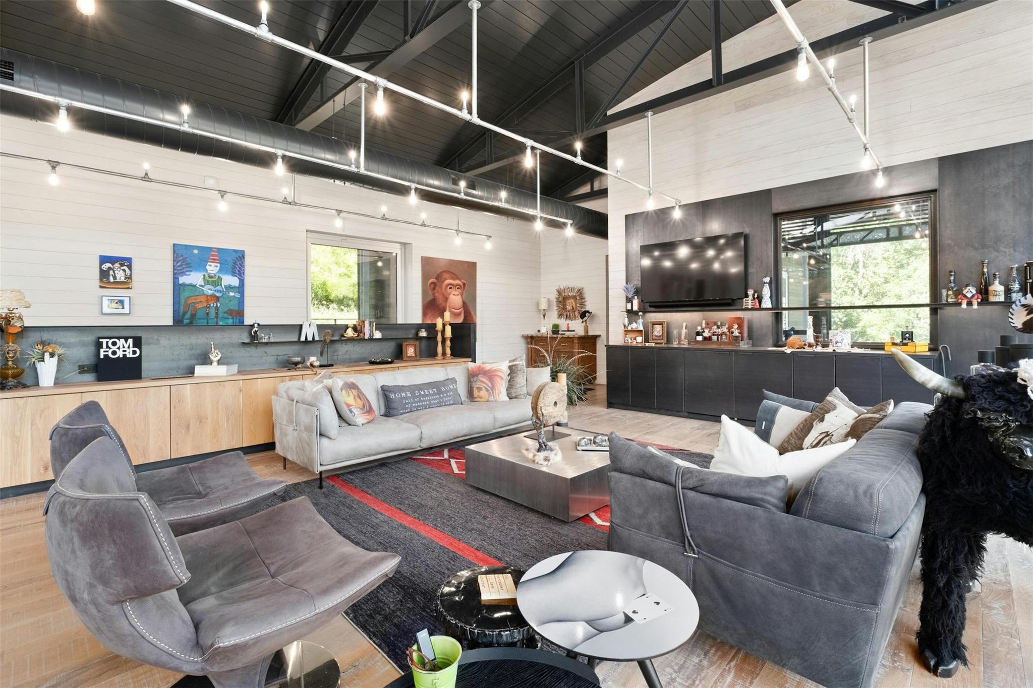 2212 River Hills RD