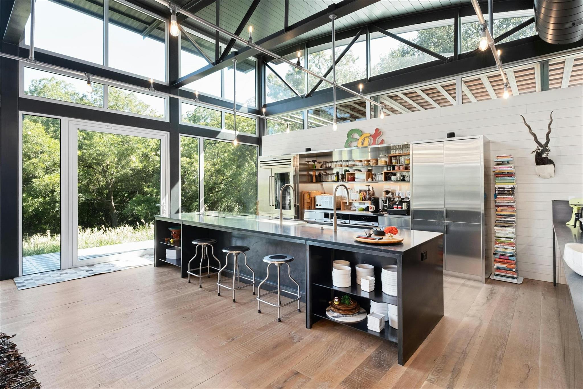2212 River Hills RD