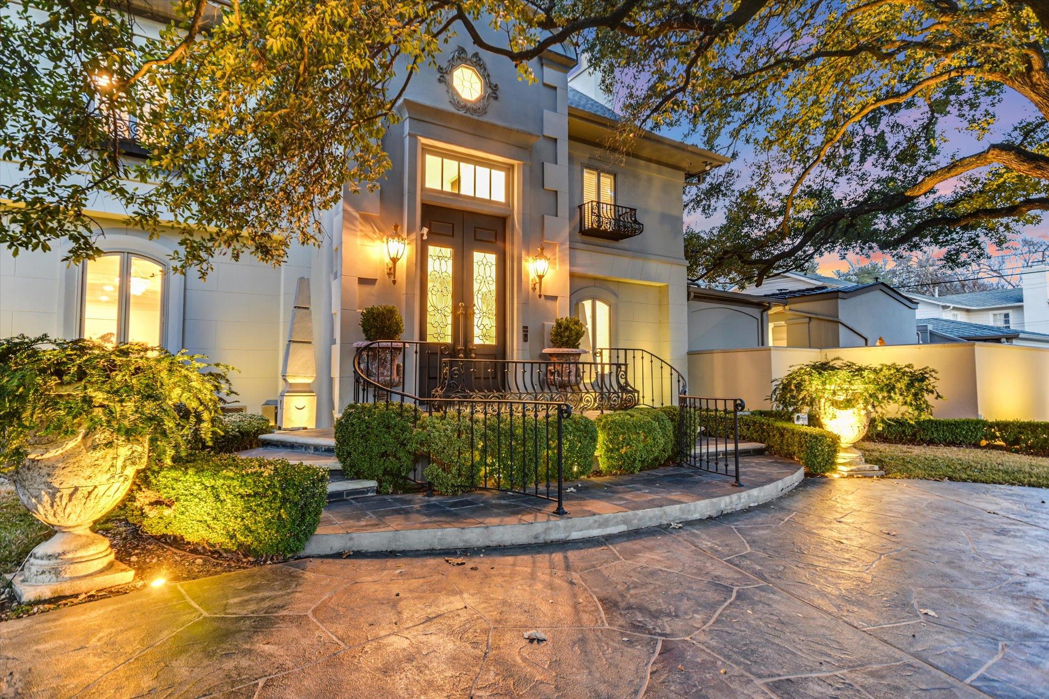 1304 Gaston Ave