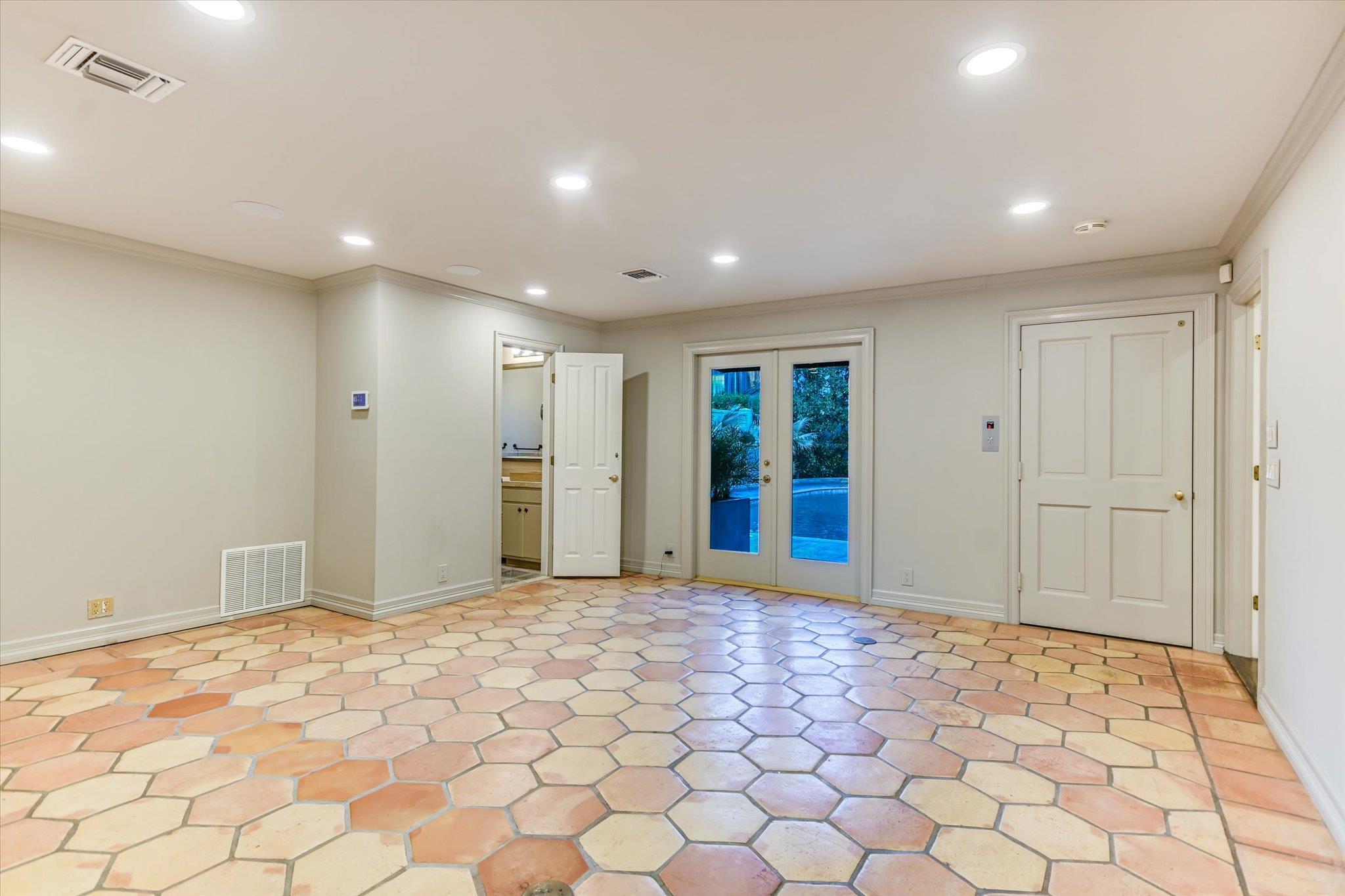 1304 Gaston Ave