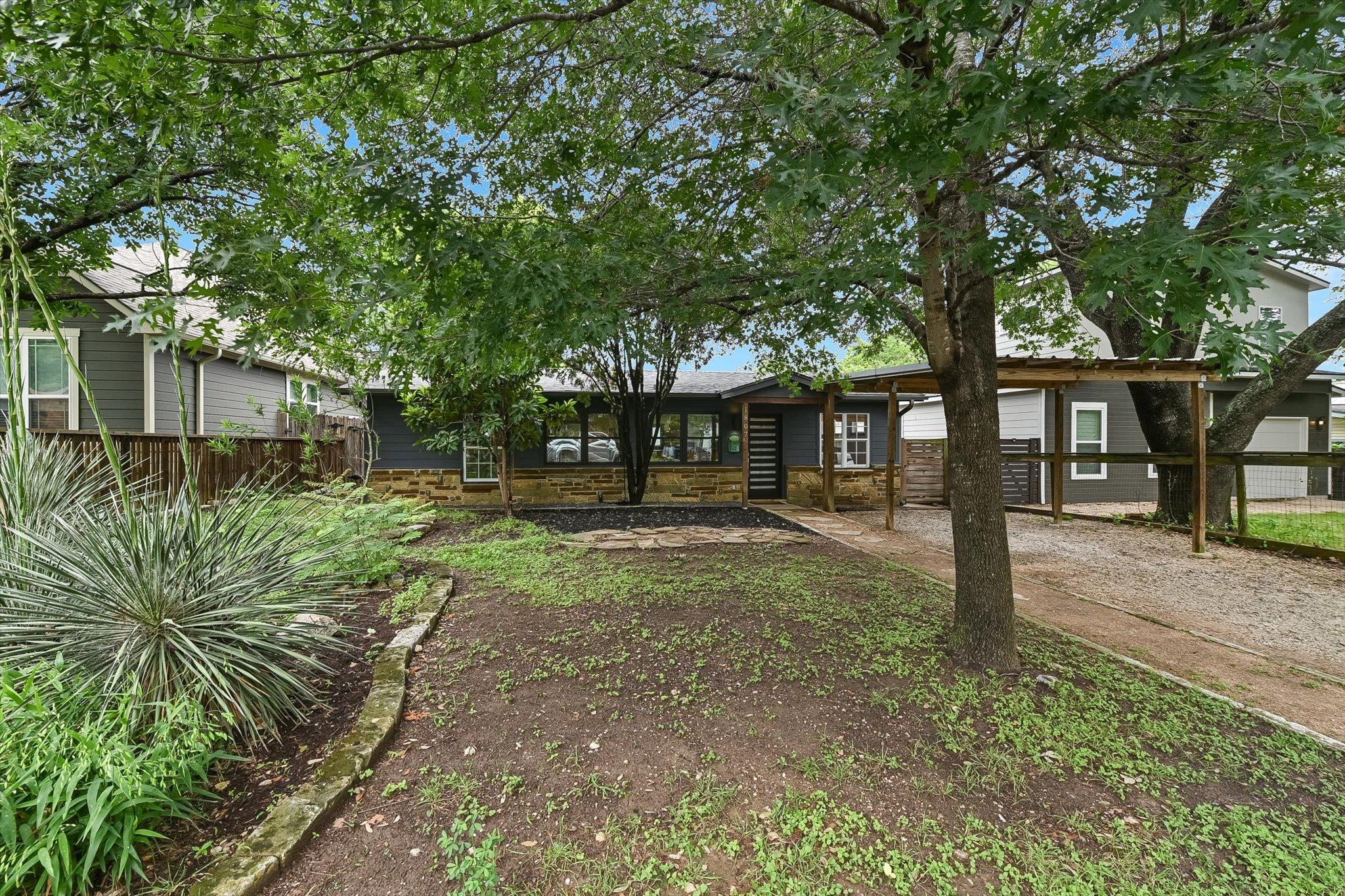 1807 Pasadena DR