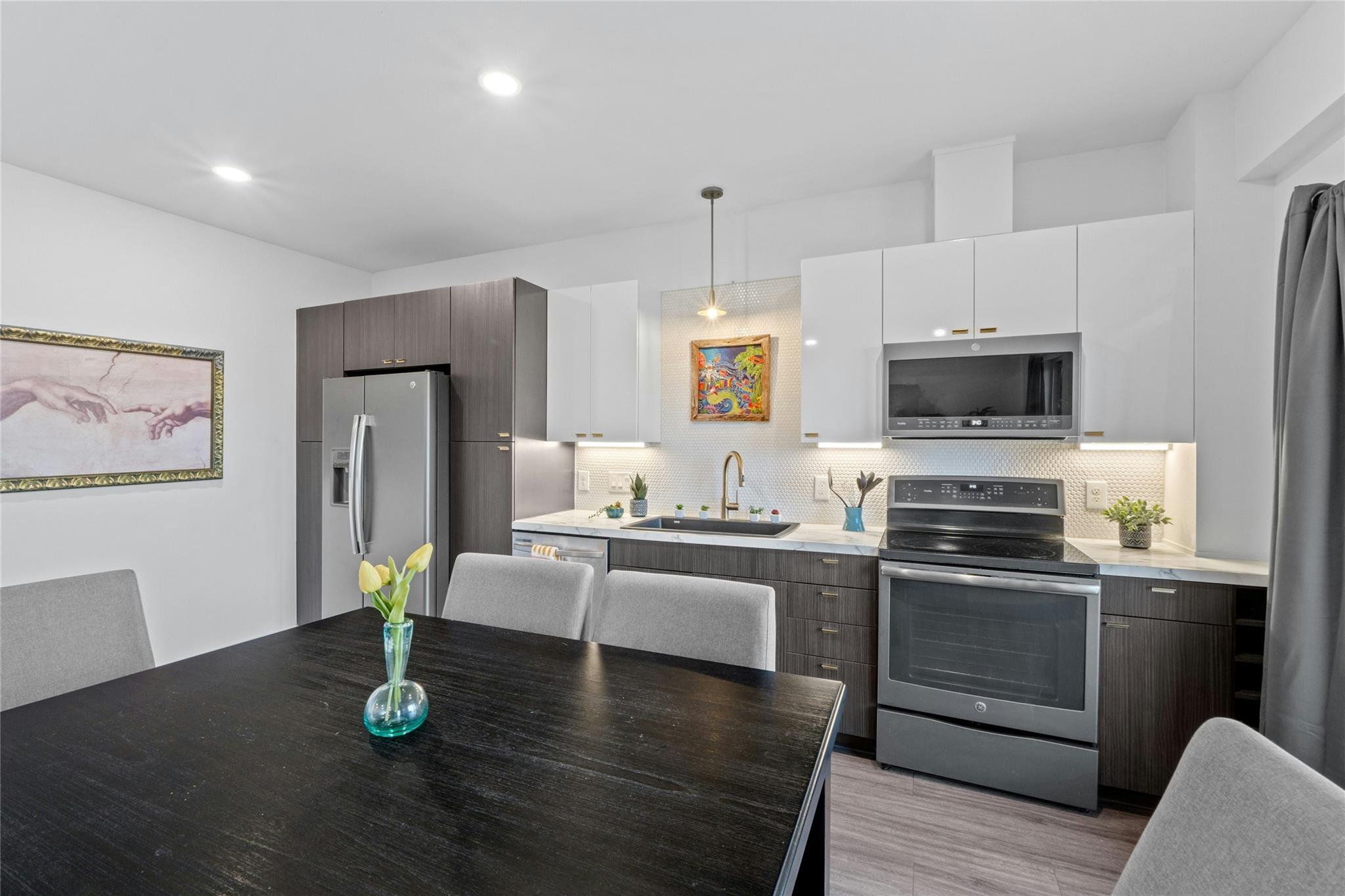 4361 S Congress Ave # 402