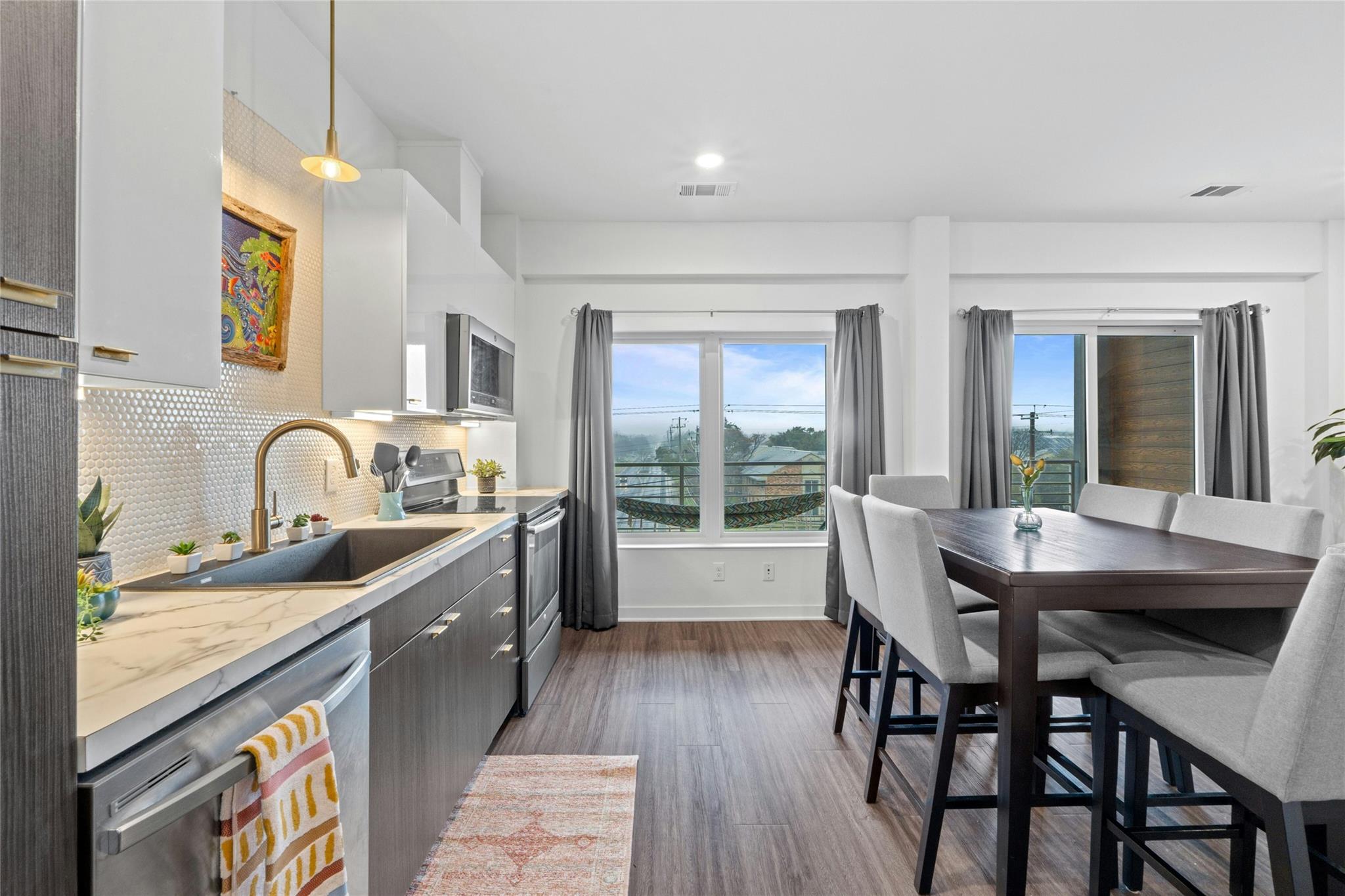 4361 S Congress Ave # 402