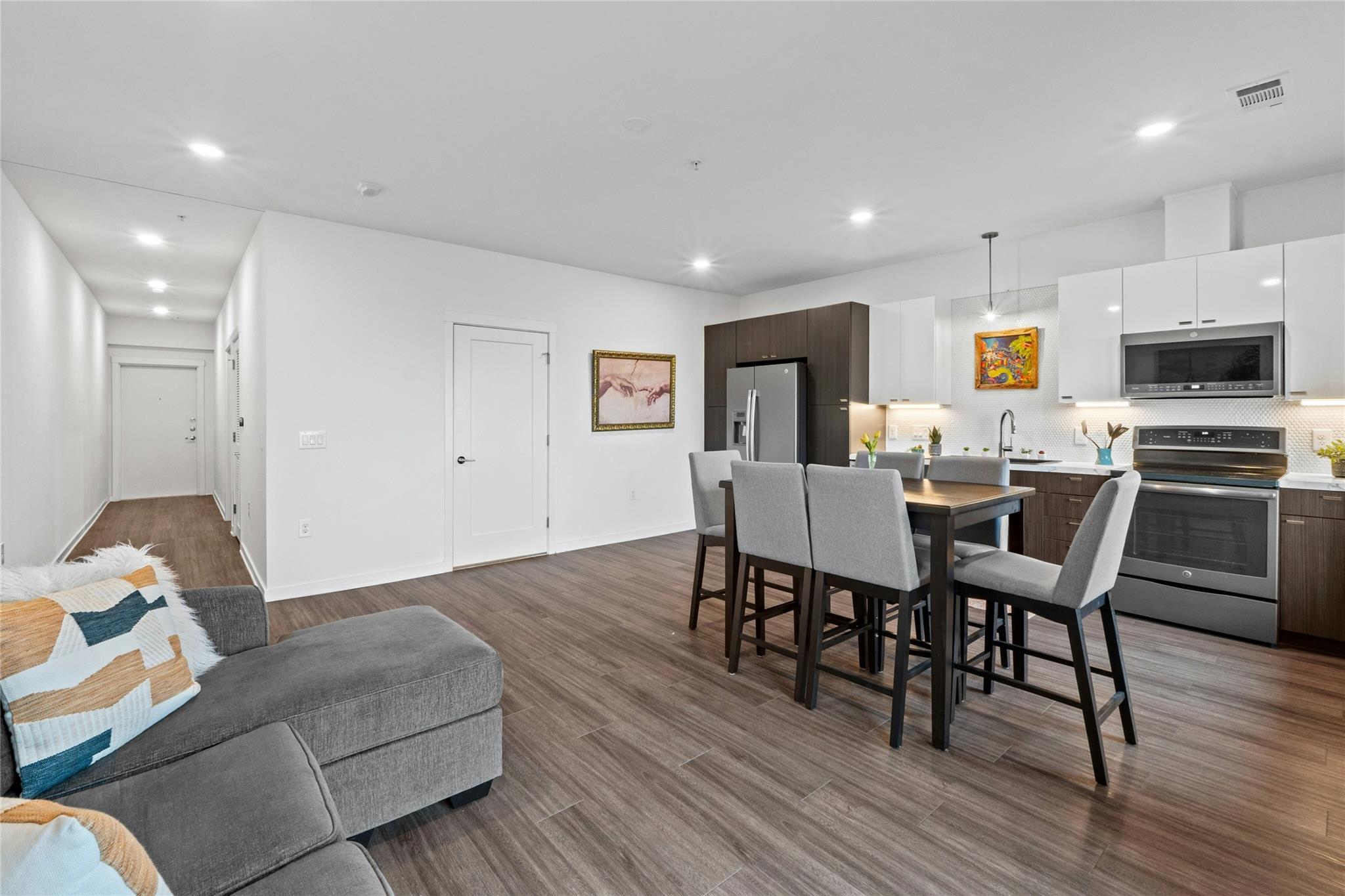 4361 S Congress Ave # 402