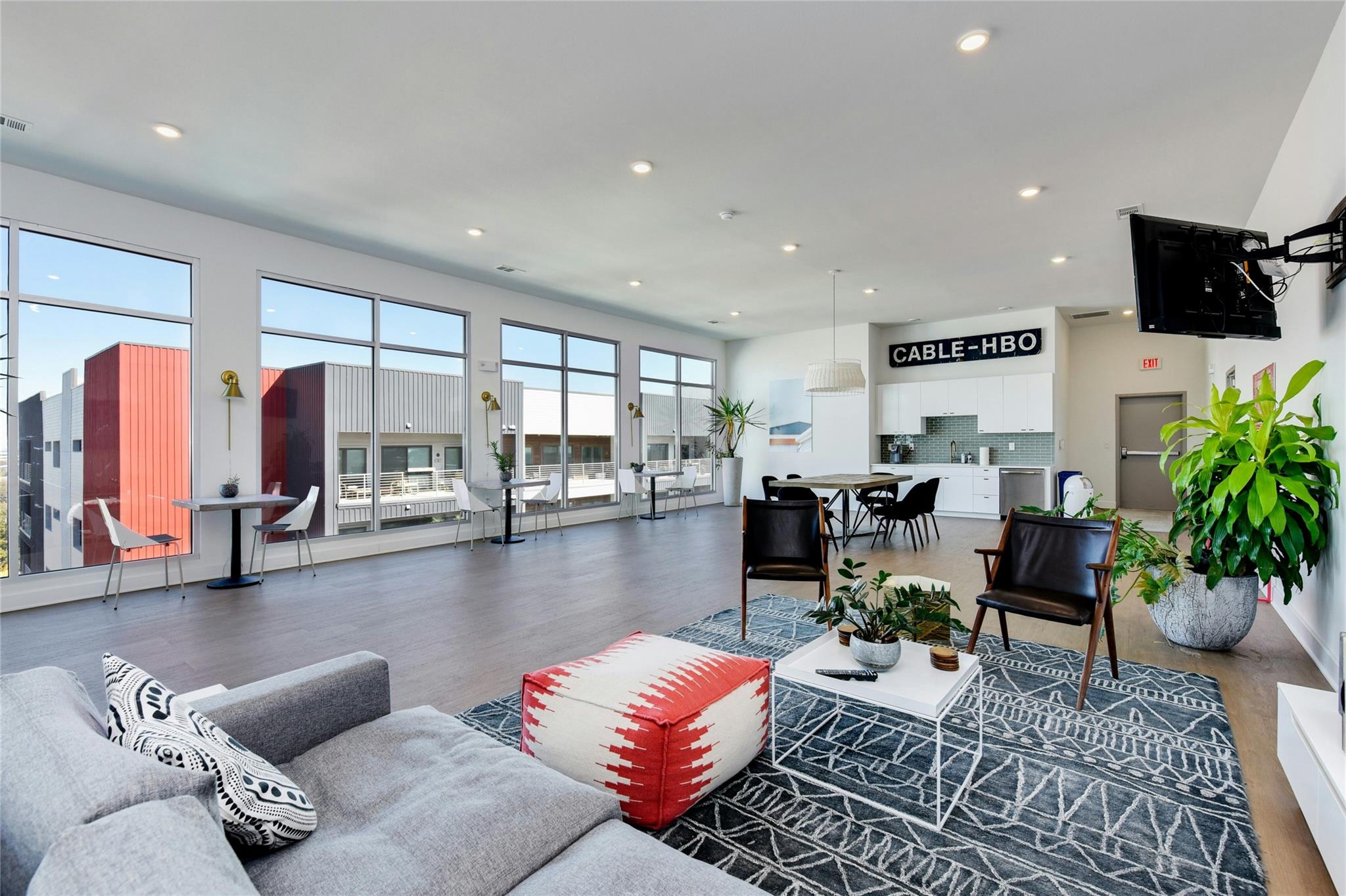 4361 S Congress Ave # 402