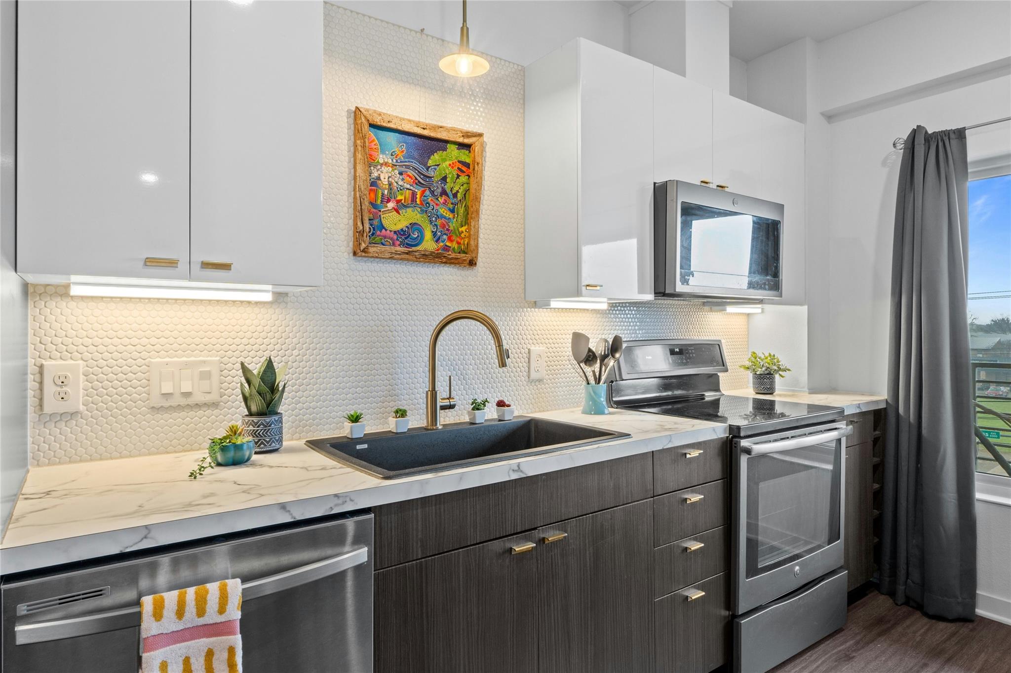 4361 S Congress Ave # 402