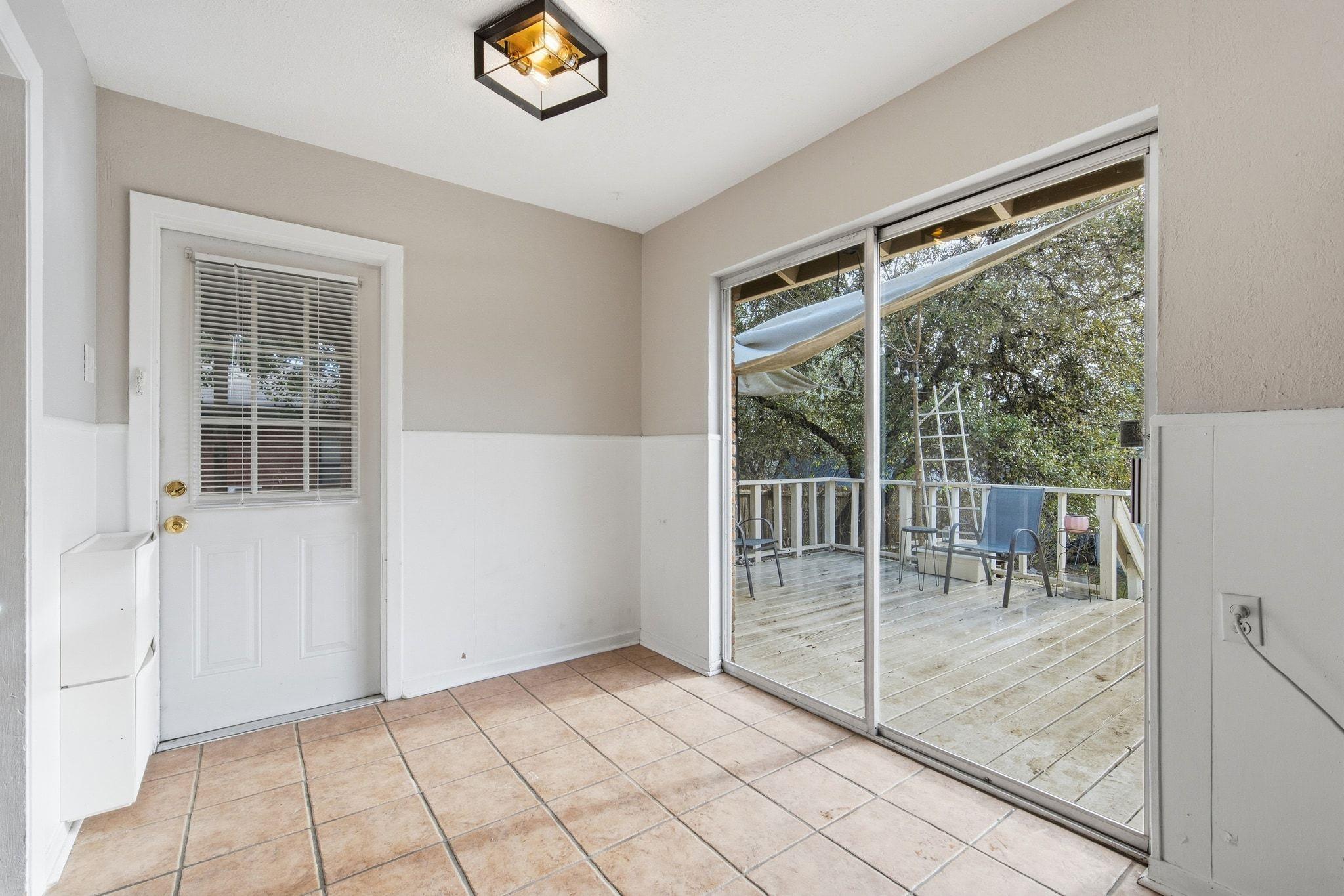 3007 Kinney Ave