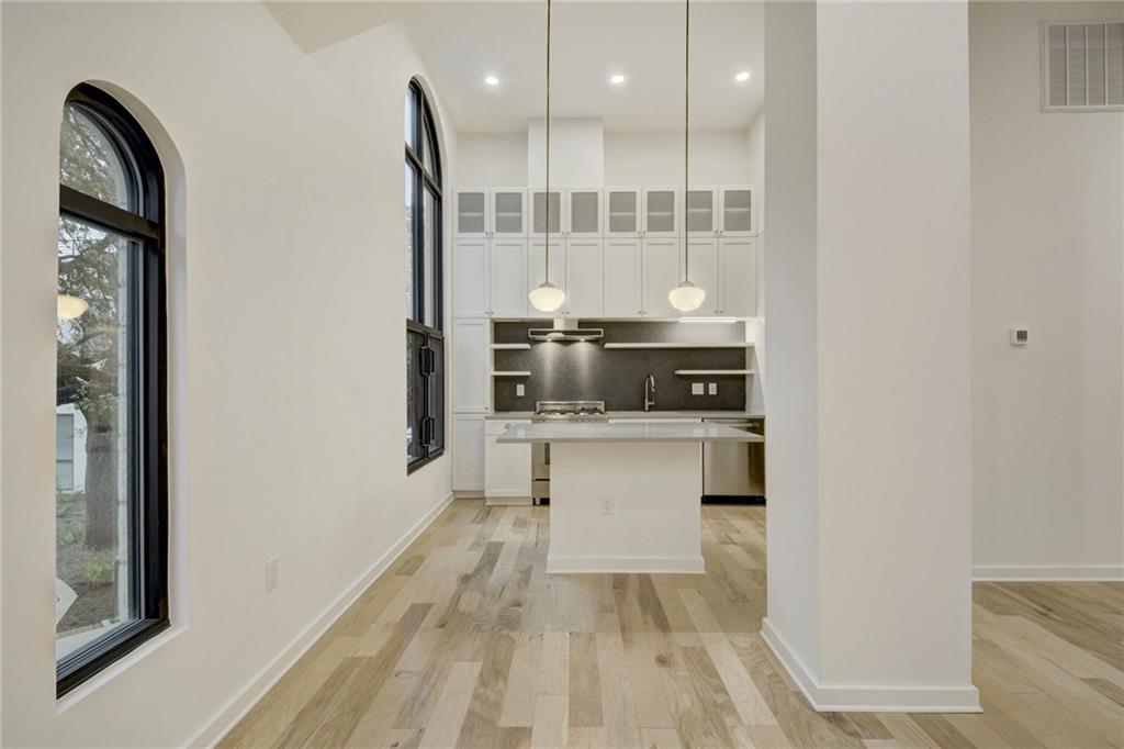 211 W Johanna ST # 2