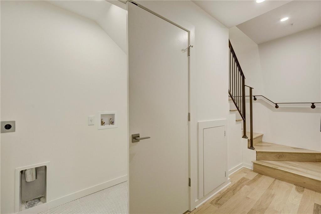 211 W Johanna ST # 2