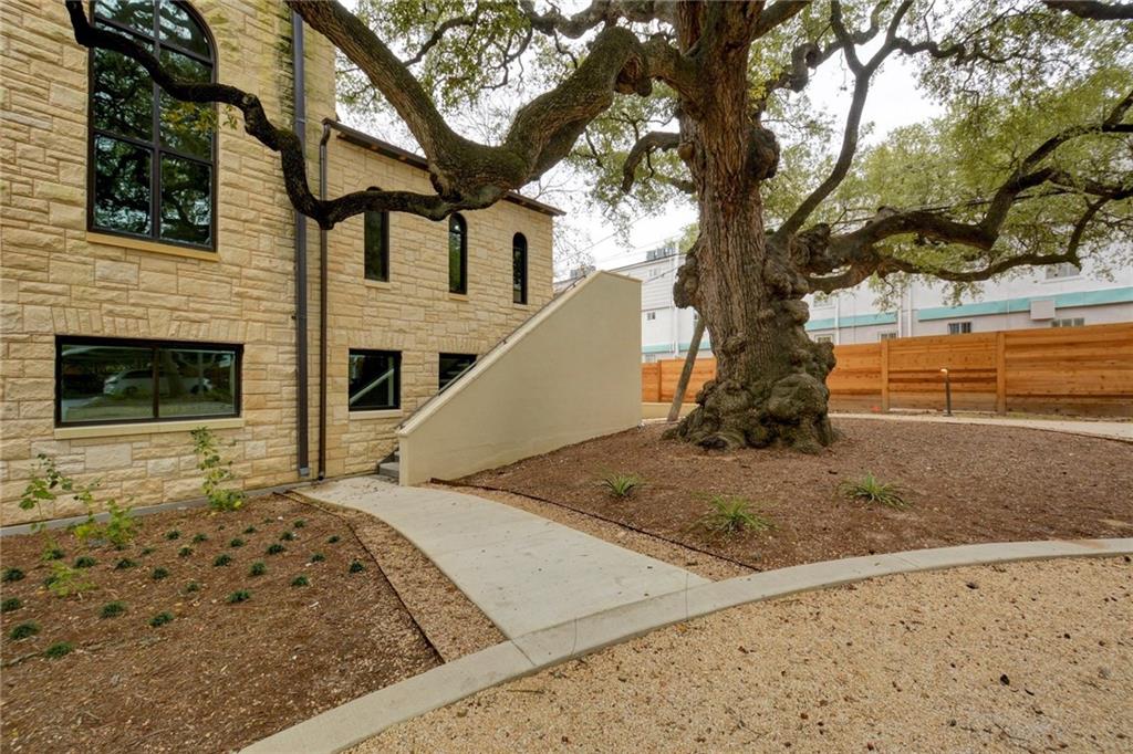 211 W Johanna ST # 2