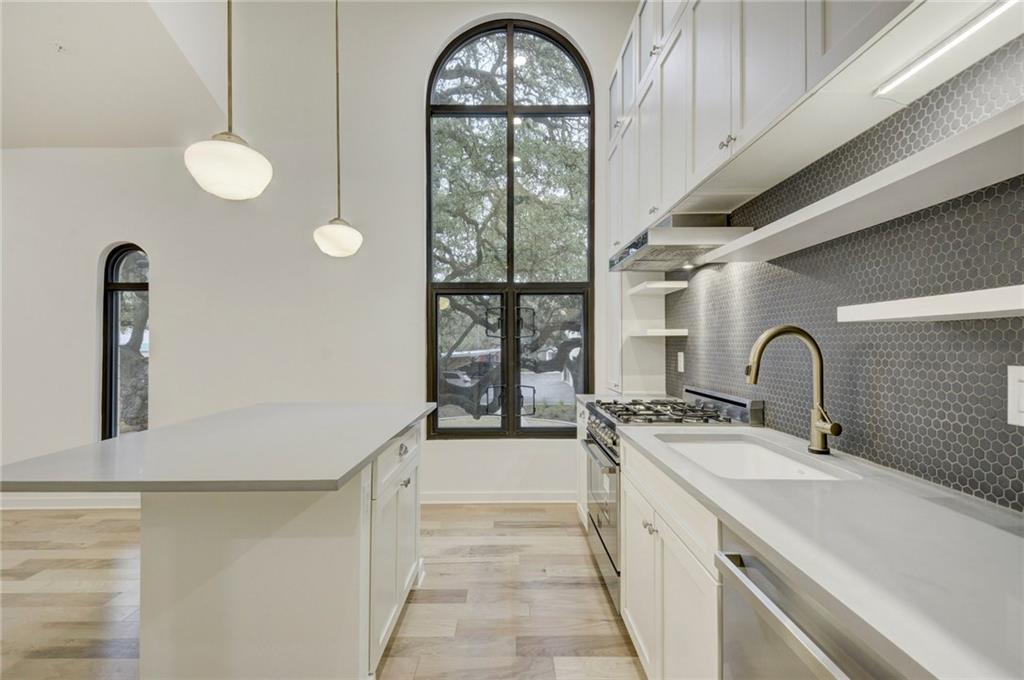 211 W Johanna ST # 2