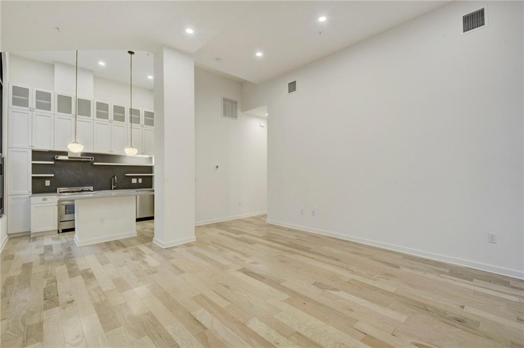 211 W Johanna ST # 2