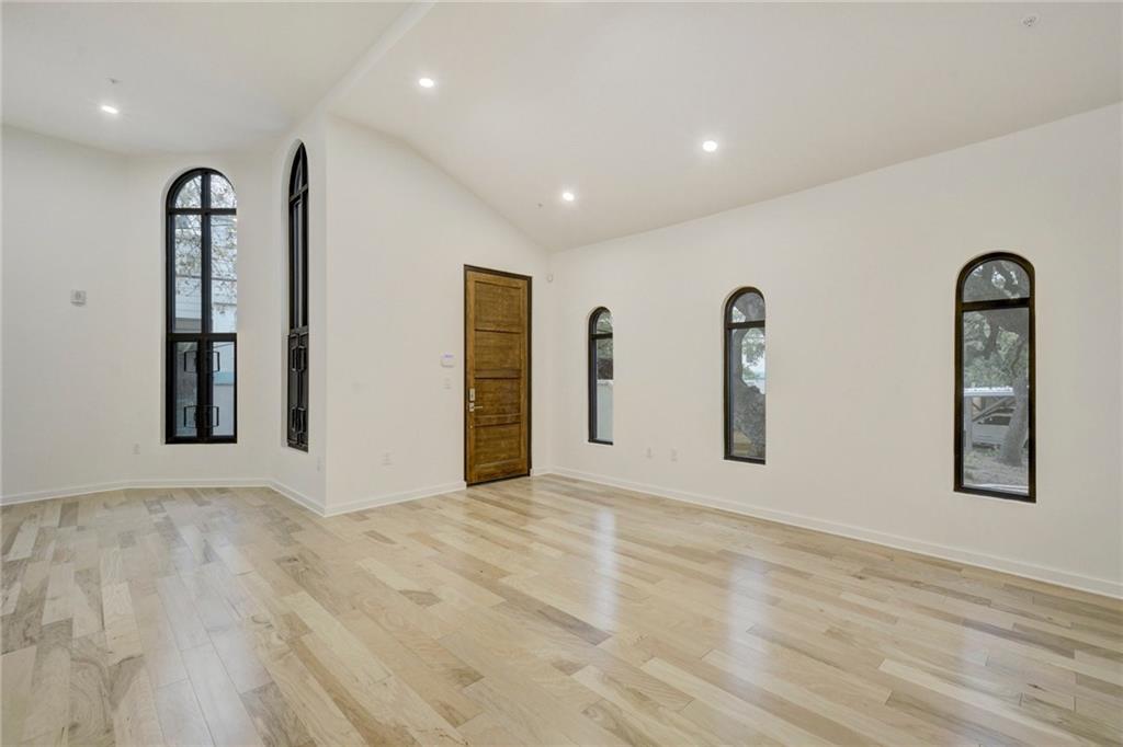 211 W Johanna ST # 2