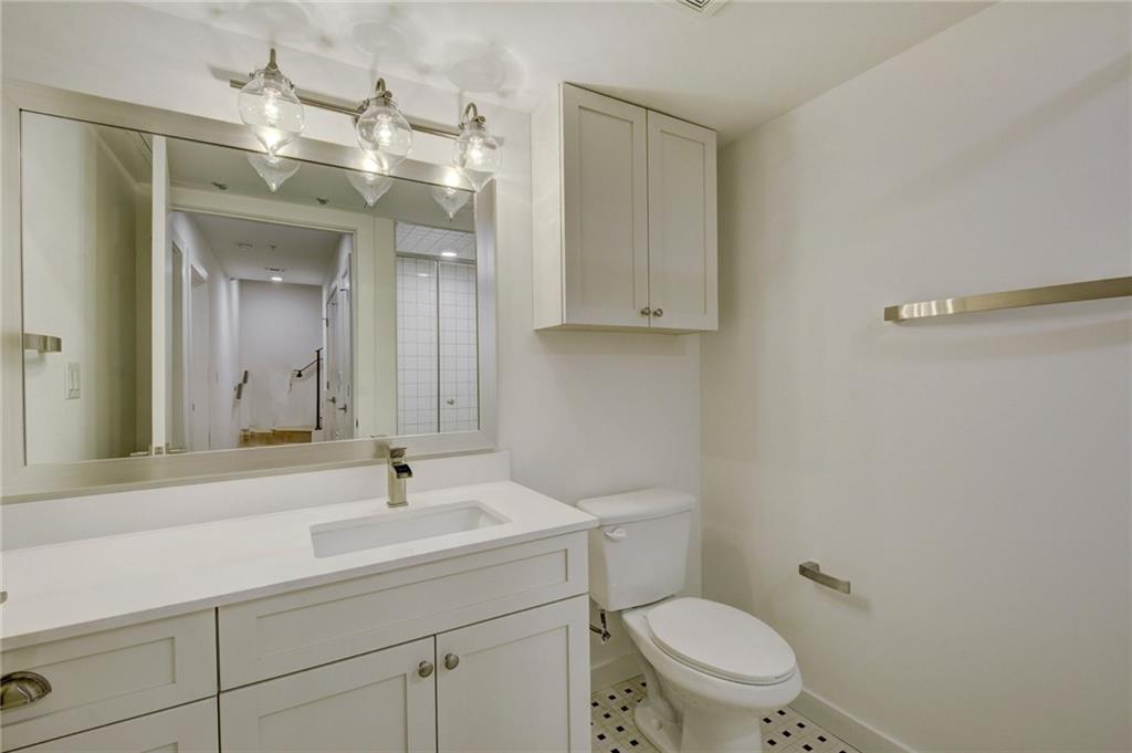 211 W Johanna ST # 2