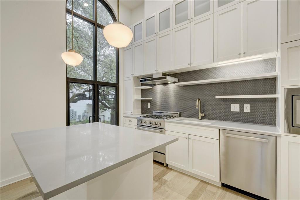 211 W Johanna ST # 2