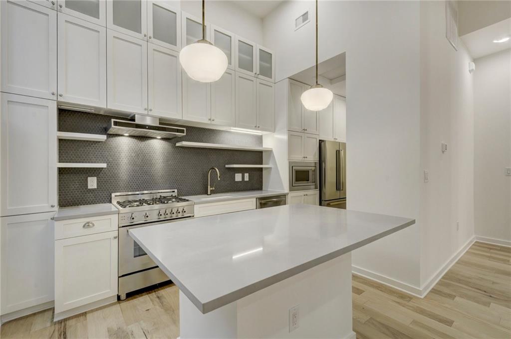 211 W Johanna ST # 2