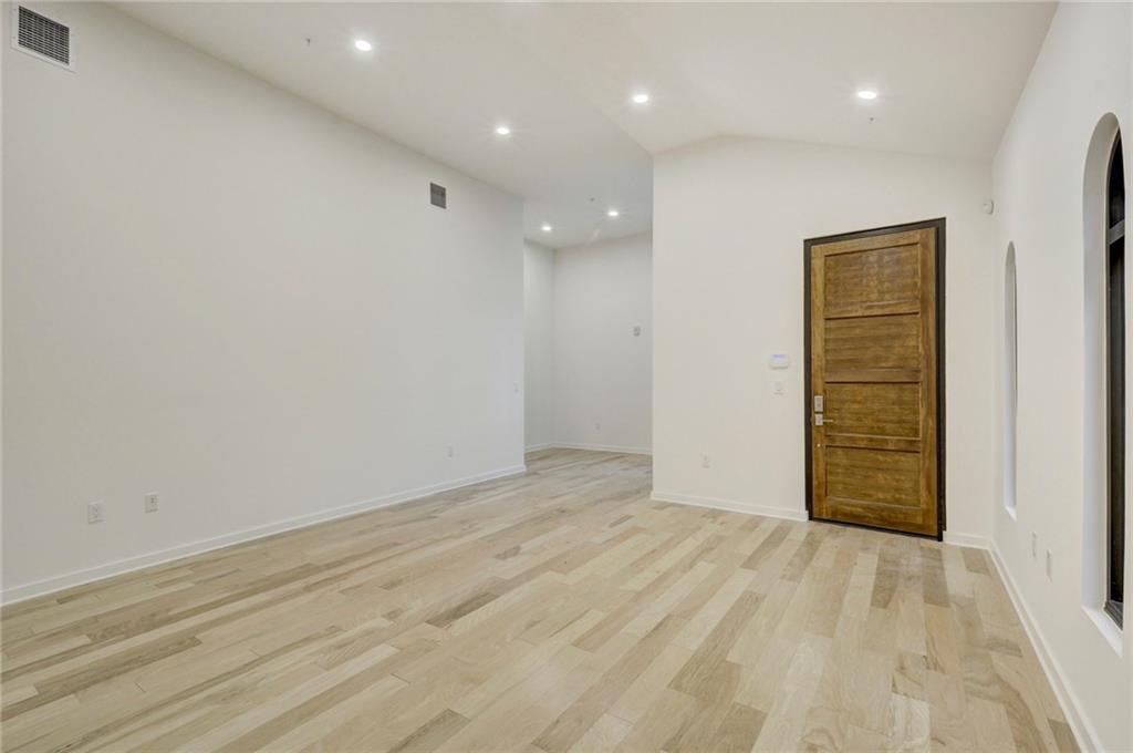 211 W Johanna ST # 2