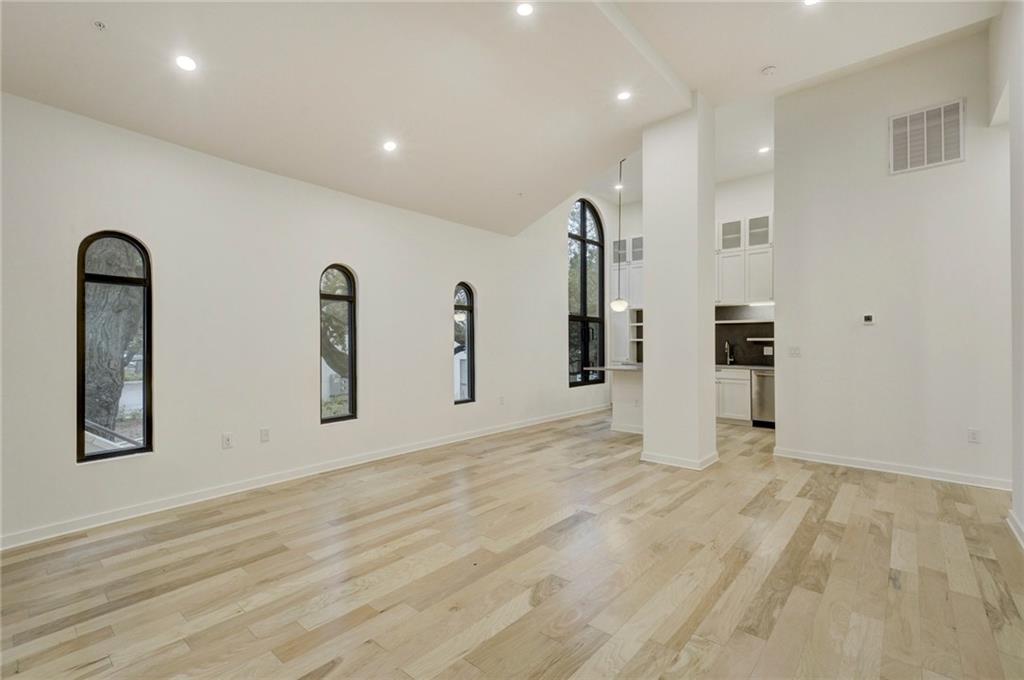 211 W Johanna ST # 2