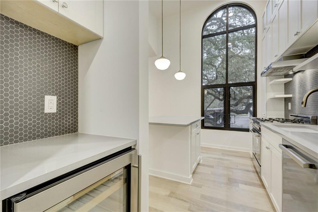 211 W Johanna ST # 2
