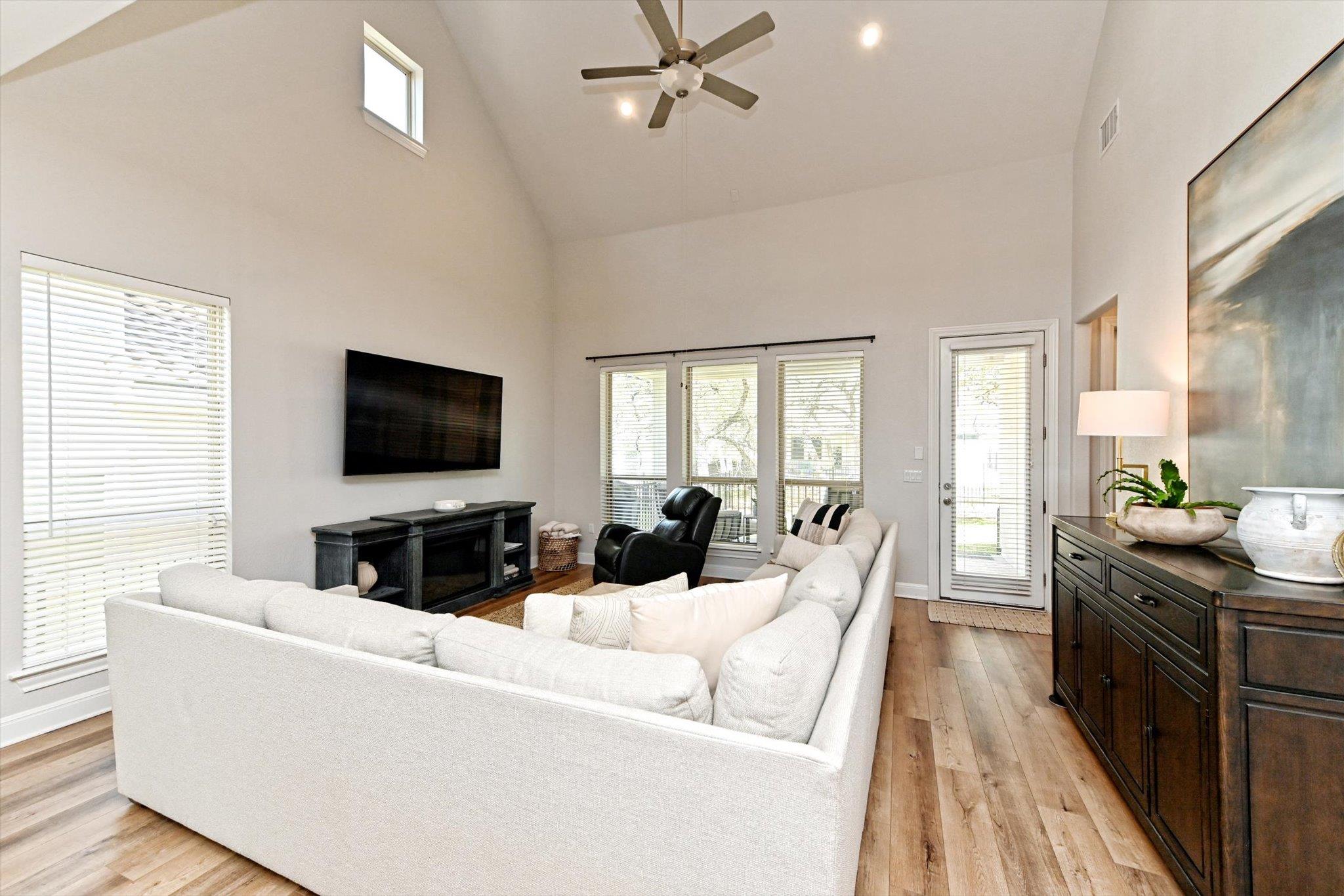 11912 Bayshore CV # 120