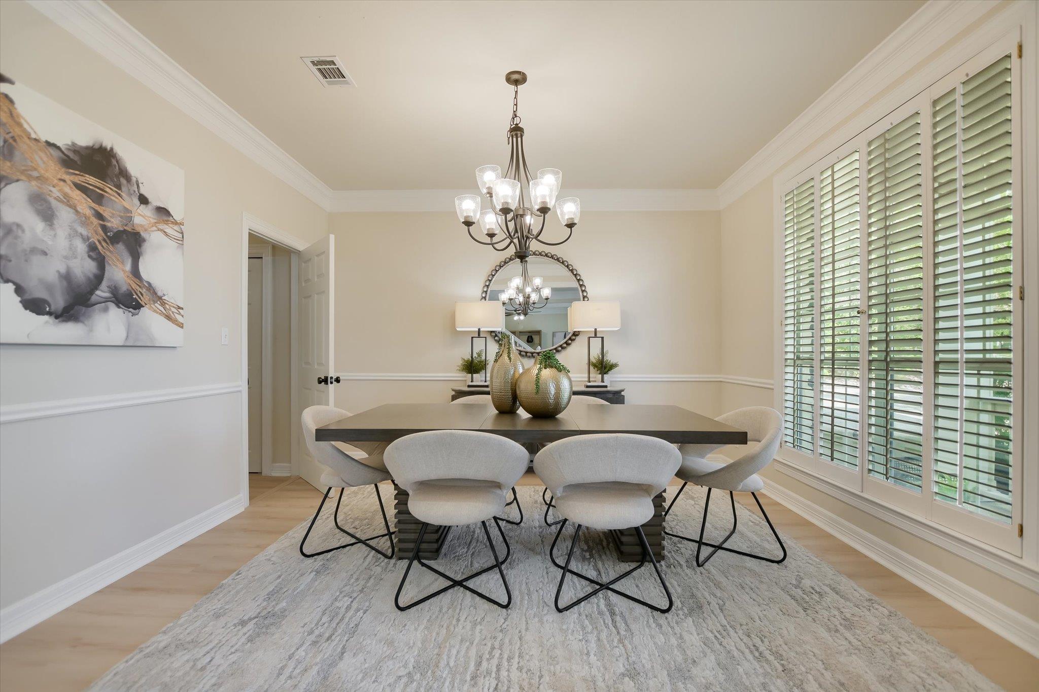 5901 Round Table CV