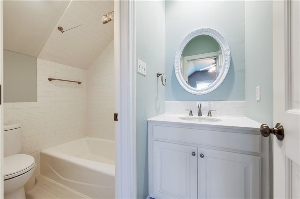 2705 Bartons Bluff LN