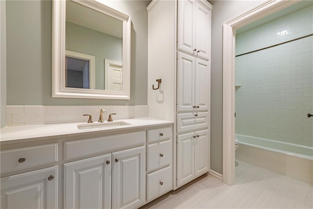 2705 Bartons Bluff LN