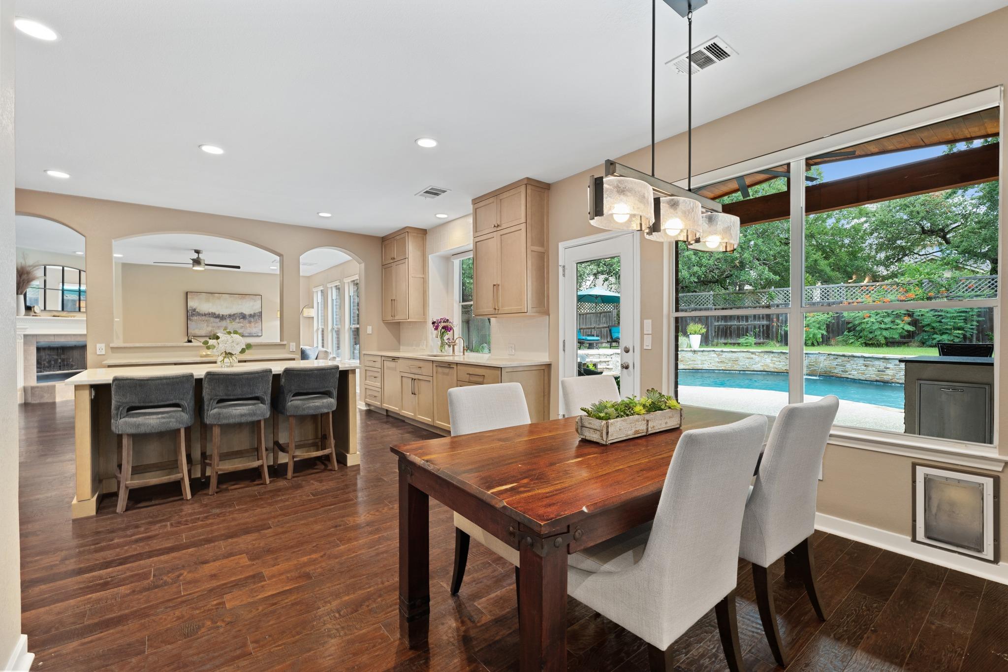 6409 Magenta LN