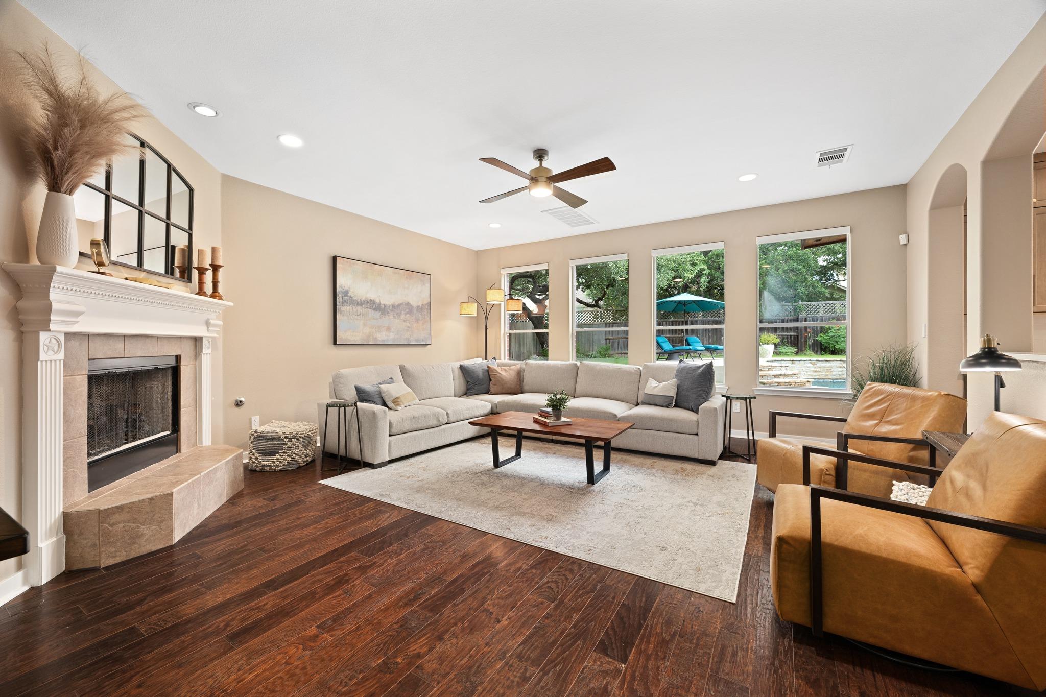 6409 Magenta LN