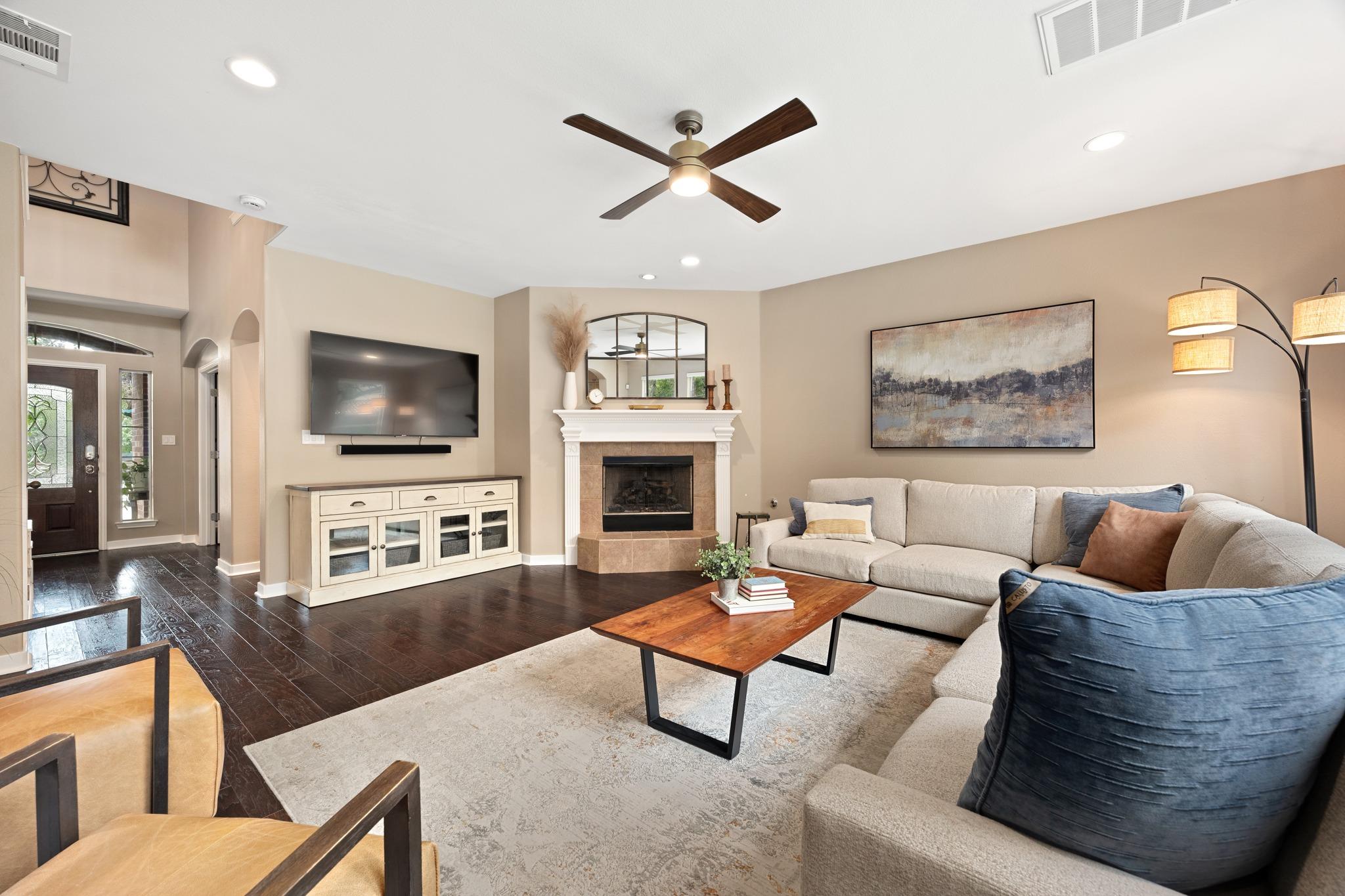 6409 Magenta LN