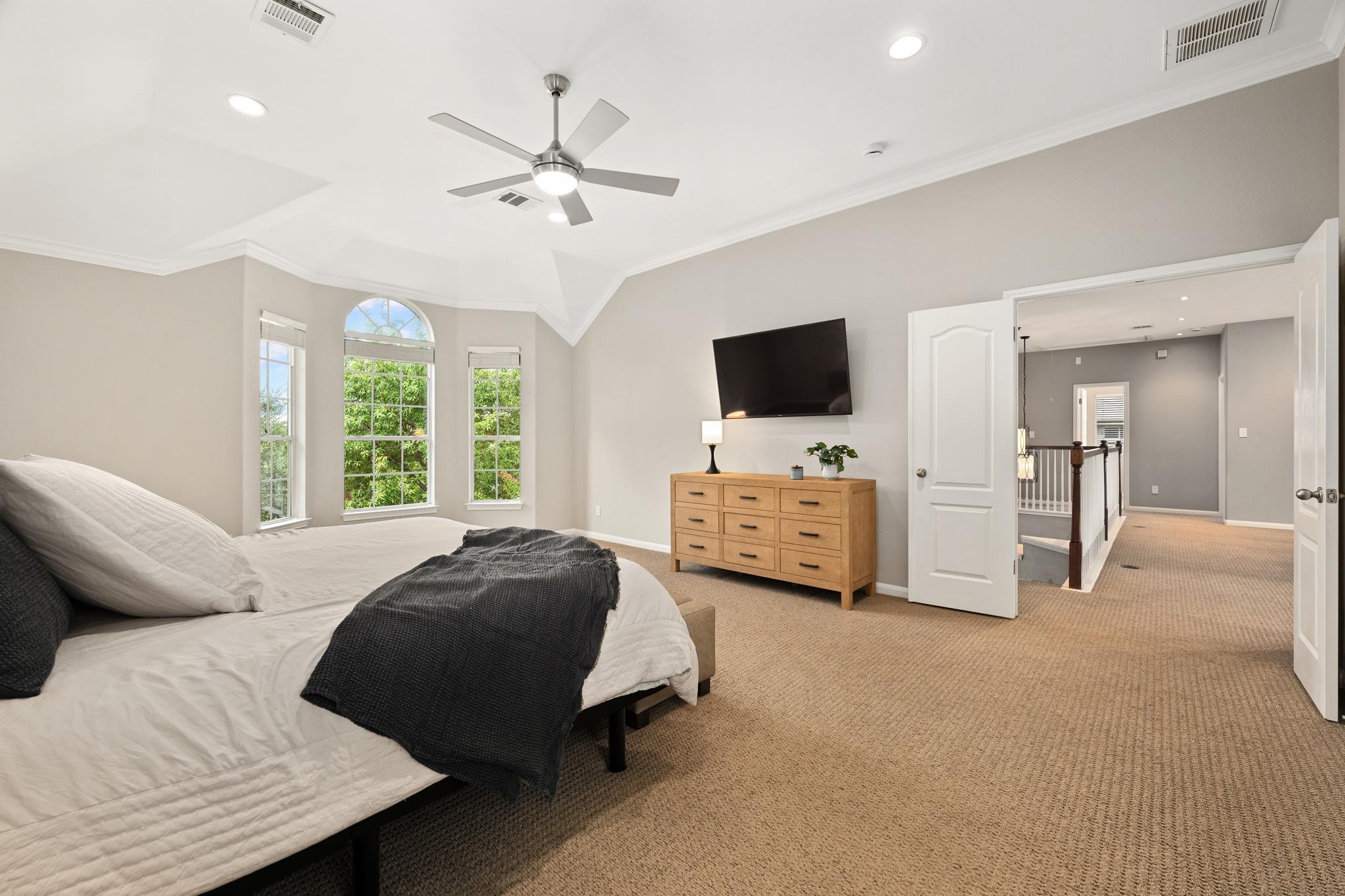 6409 Magenta LN