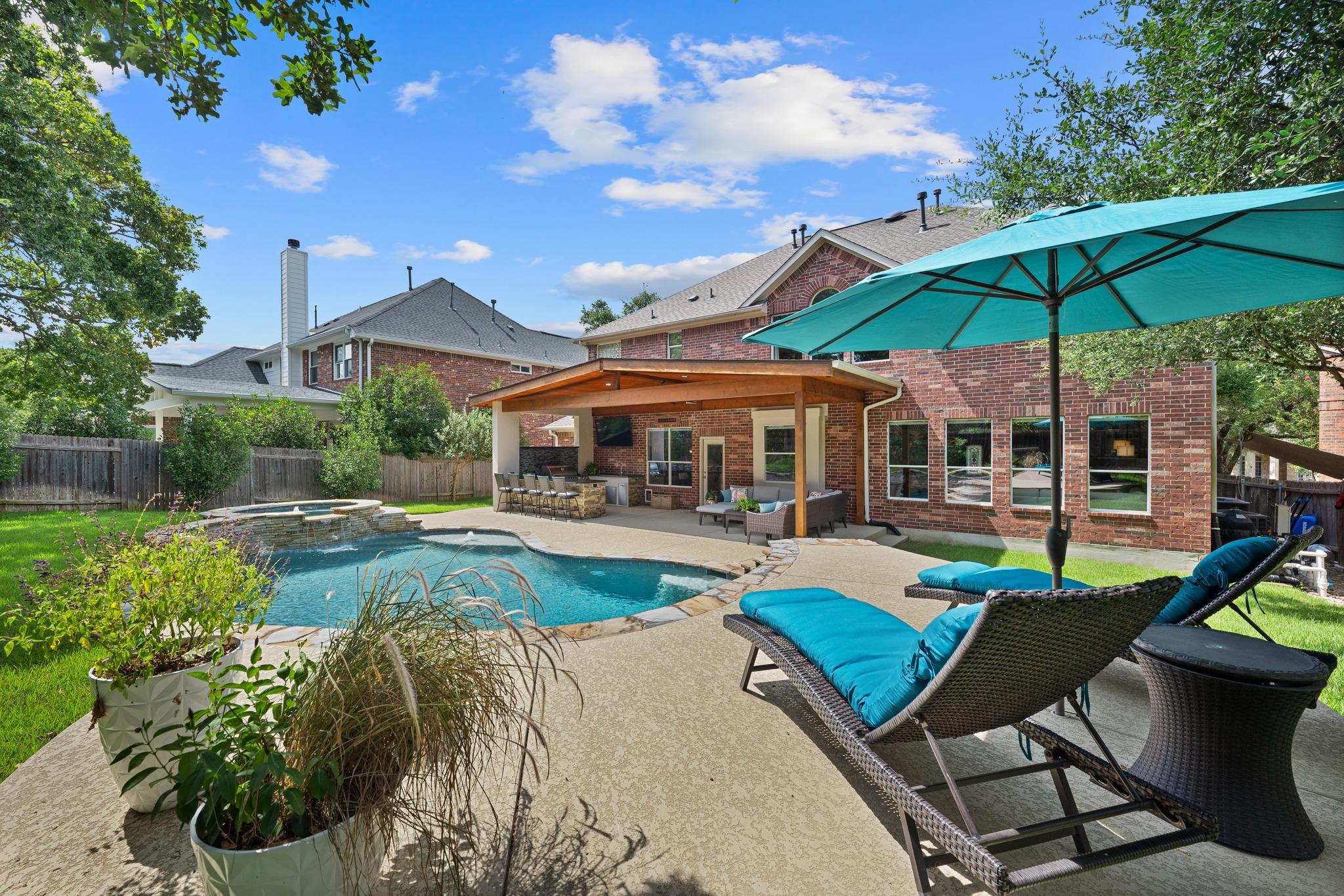6409 Magenta LN
